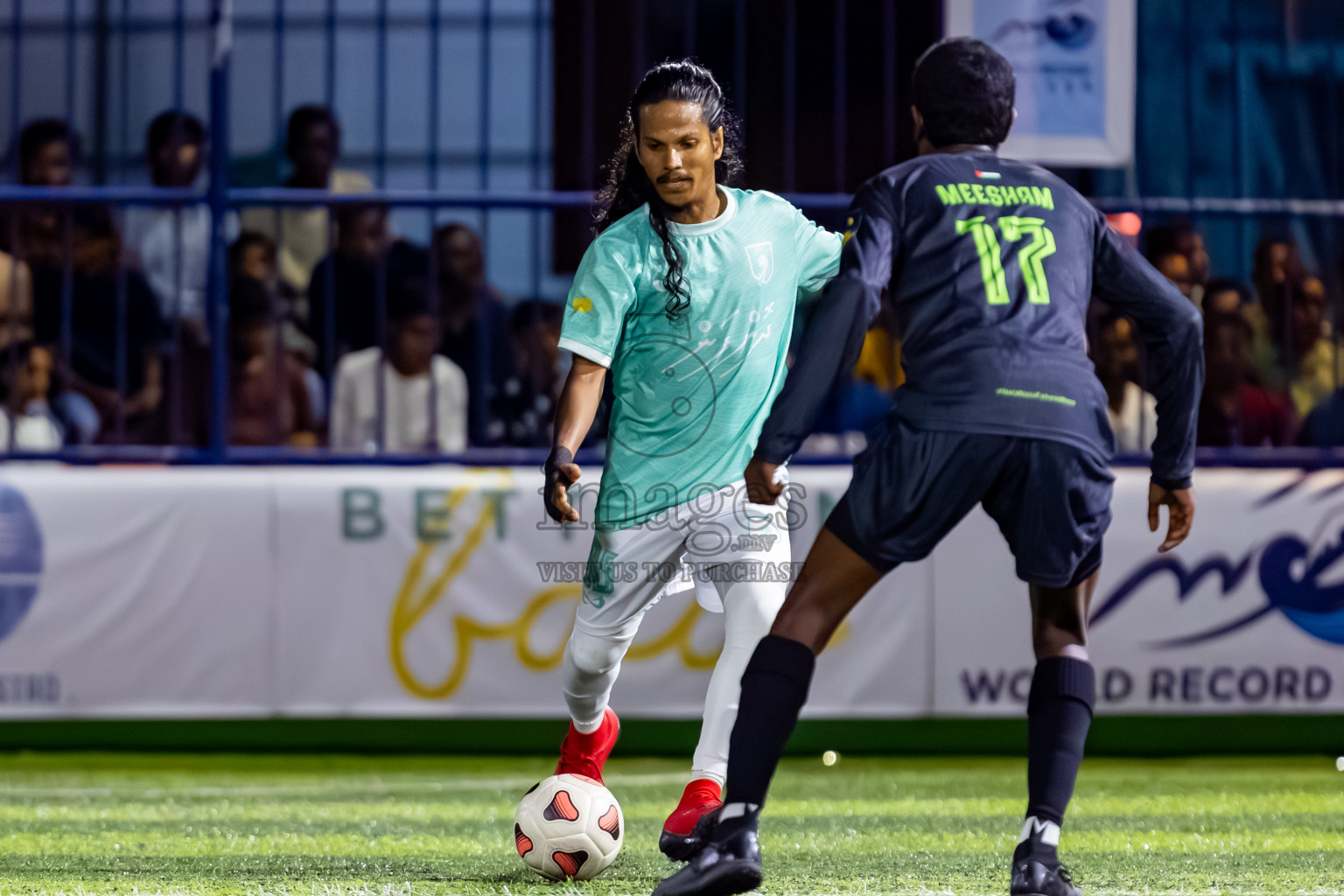 Dhonfan vs Fehendhoo in Day 1 of Better in Baa Futsal Fiesta 2025 Man's division held in B. Eydhafushi, Maldives on Wednesday, 5th November 2025. Photos: Nausham Waheed / images.mv
