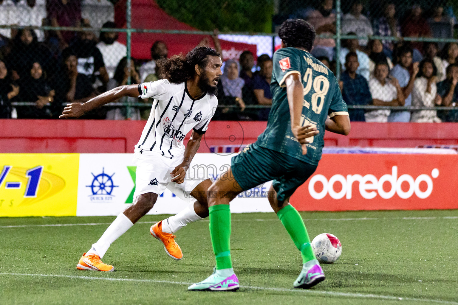 HDh.Nolhivaranfaru VS HDh.Neykurendhoo in Day 6 of Golden Futsal Challenge 2024 was held on Saturday, 20th January 2024, in Hulhumale', Maldives 
Photos: Hassan Simah / images.mv