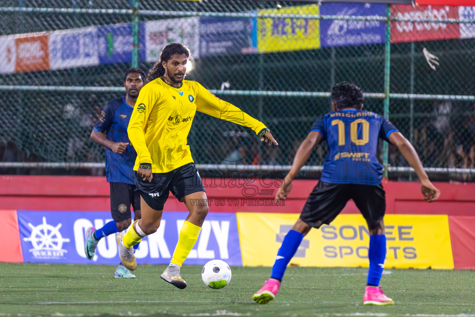 M Dhiggaru vs M Kolhufushi in Day 22 of Golden Futsal Challenge 2024 was held on Monday , 5th February 2024 in Hulhumale', Maldives
Photos: Ismail Thoriq / images.mv