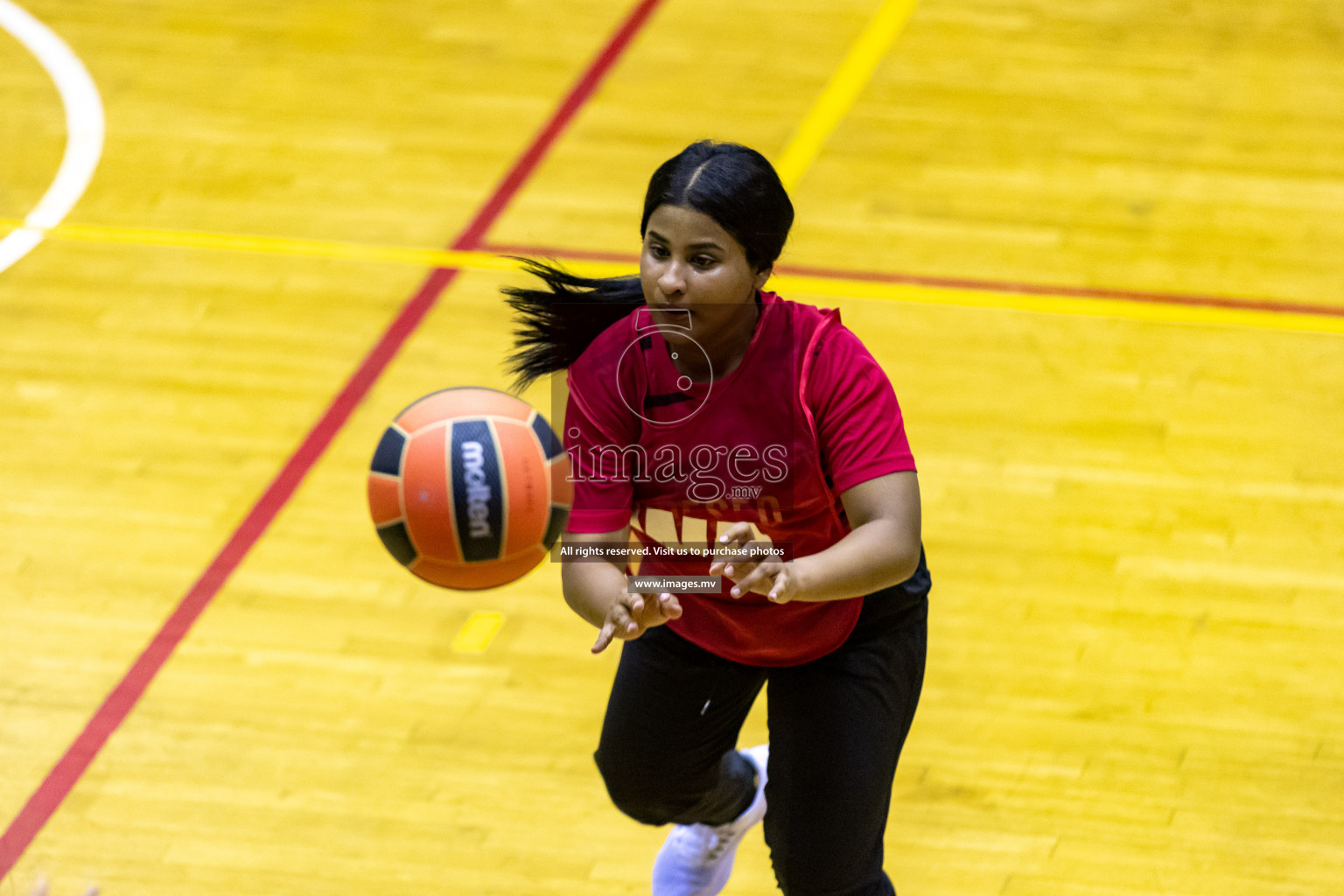 Lorenzo Sports Club vs Youth United Sports Club in the Milo National Netball Tournament 2022 on 20 July 2022, held in Social Center, Male', Maldives. Photographer: Hassan Simah / Images.mv