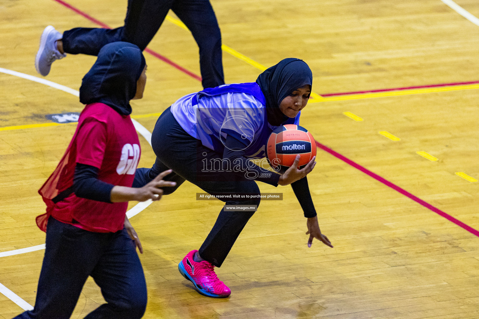 Lorenzo Sports Club vs Vyansa in the Milo National Netball Tournament 2022 on 18 July 2022, held in Social Center, Male', Maldives. Photographer: Shuu, Hassan Simah / Images.mv