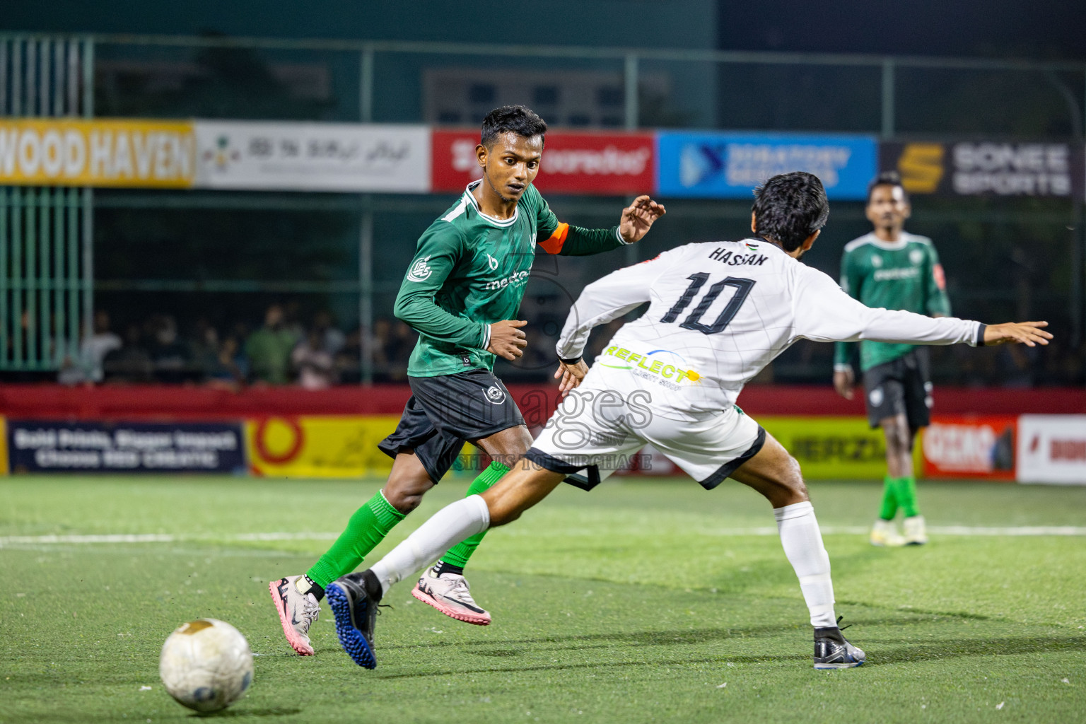 R. Dhuvaafaru VS N. Miladhoo in zone round on Day 32 of Golden Futsal Challenge 2025 was held on Wednesday , 5th February 2025, in Hulhumale', Maldives. 
Photos: Hassan Simah / images.mv