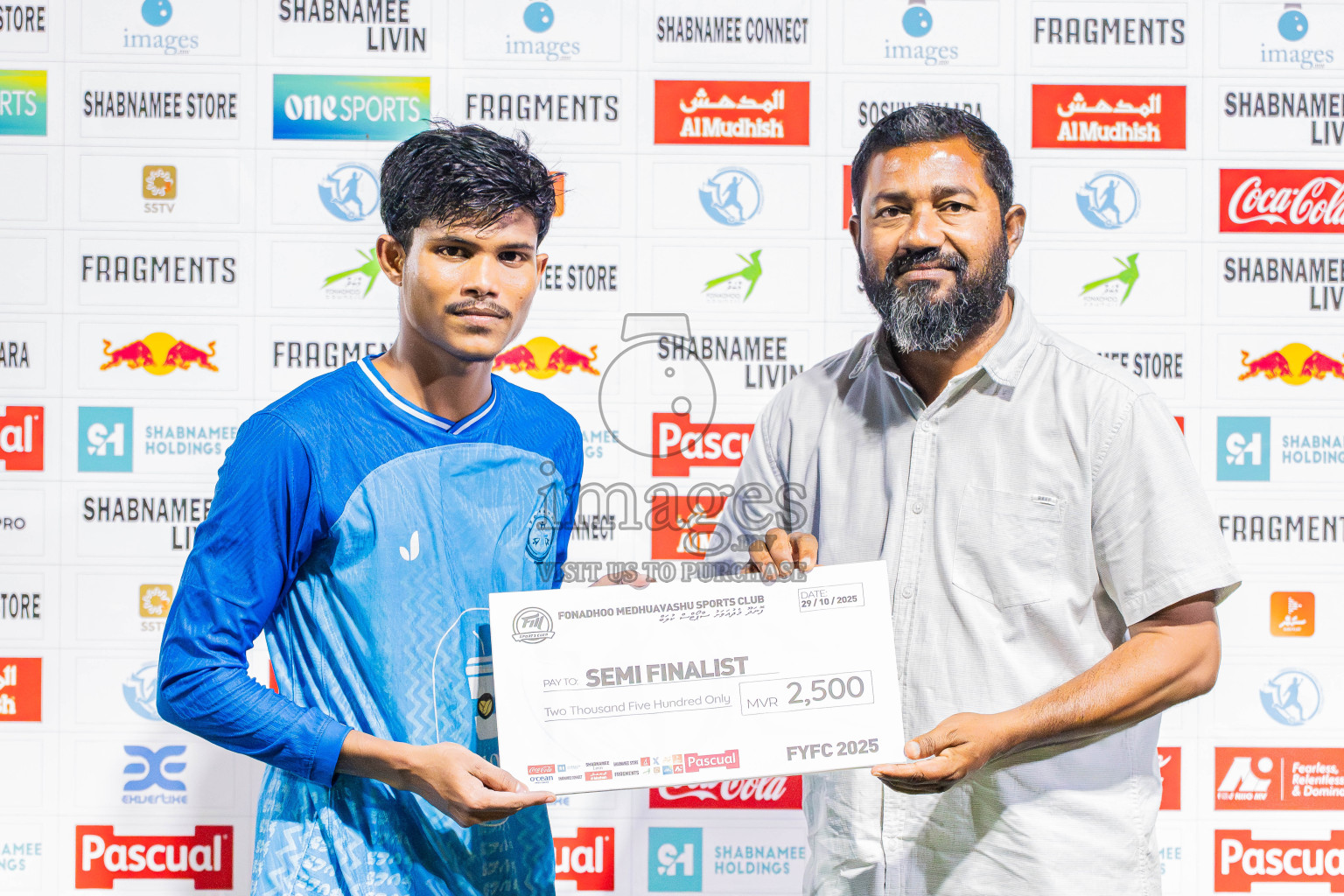 Goalhians VS Foemathi in Day 4 - Fonadhoo Youth Futsal Challenge 2025 held in Fonadhoo Futsal Stadium, L. Fonadhoo, Maldives on Wednesday, 29th October 2025 Photos: Arif Rasheed / images.mv