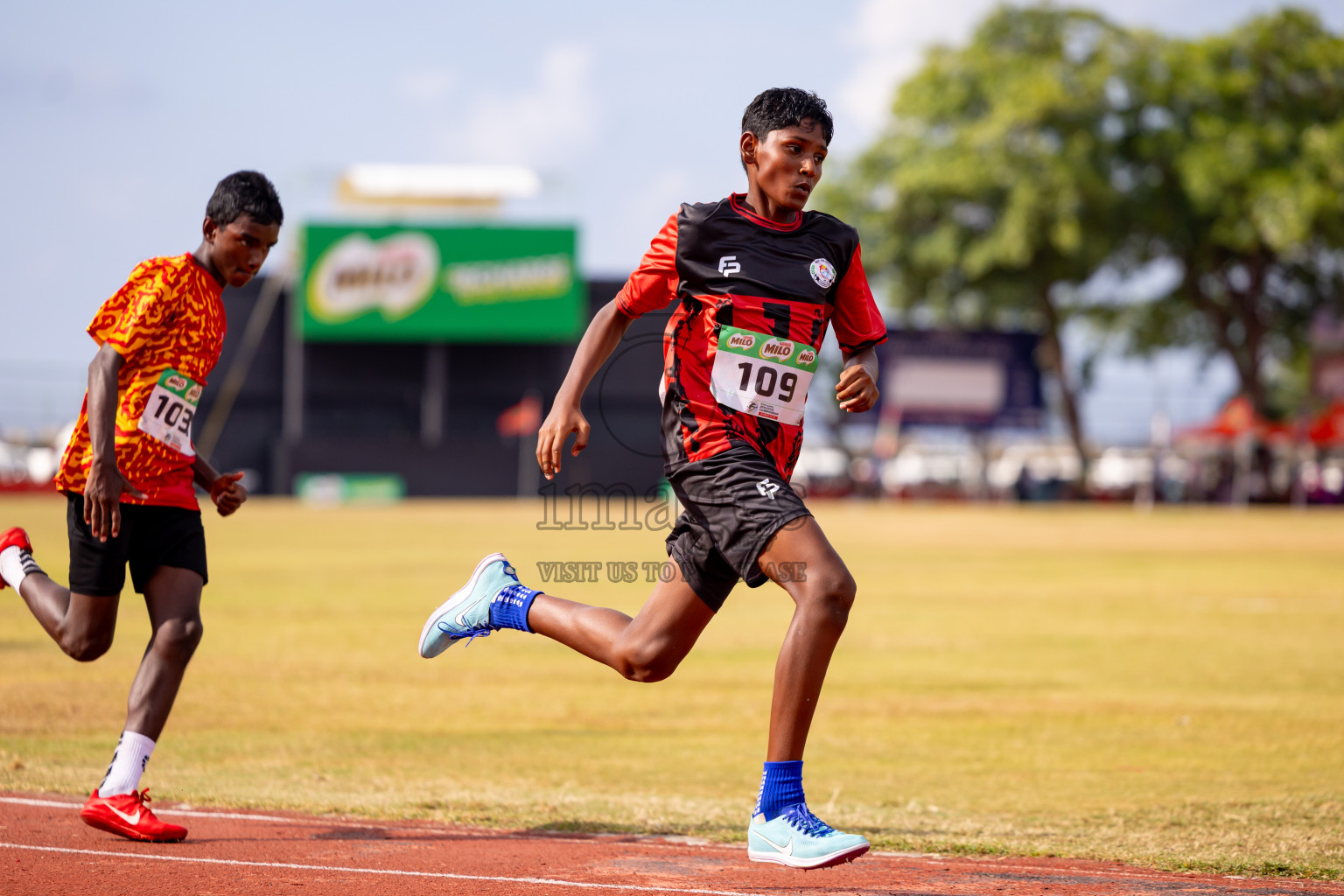 Day 4 of Inter-school Athletics Championship 2025 held in Ekuveni Synthetic Track, Male', Maldives on Thursday, 09th October 2025. Photos by: Nausham Waheed / Images.mv
