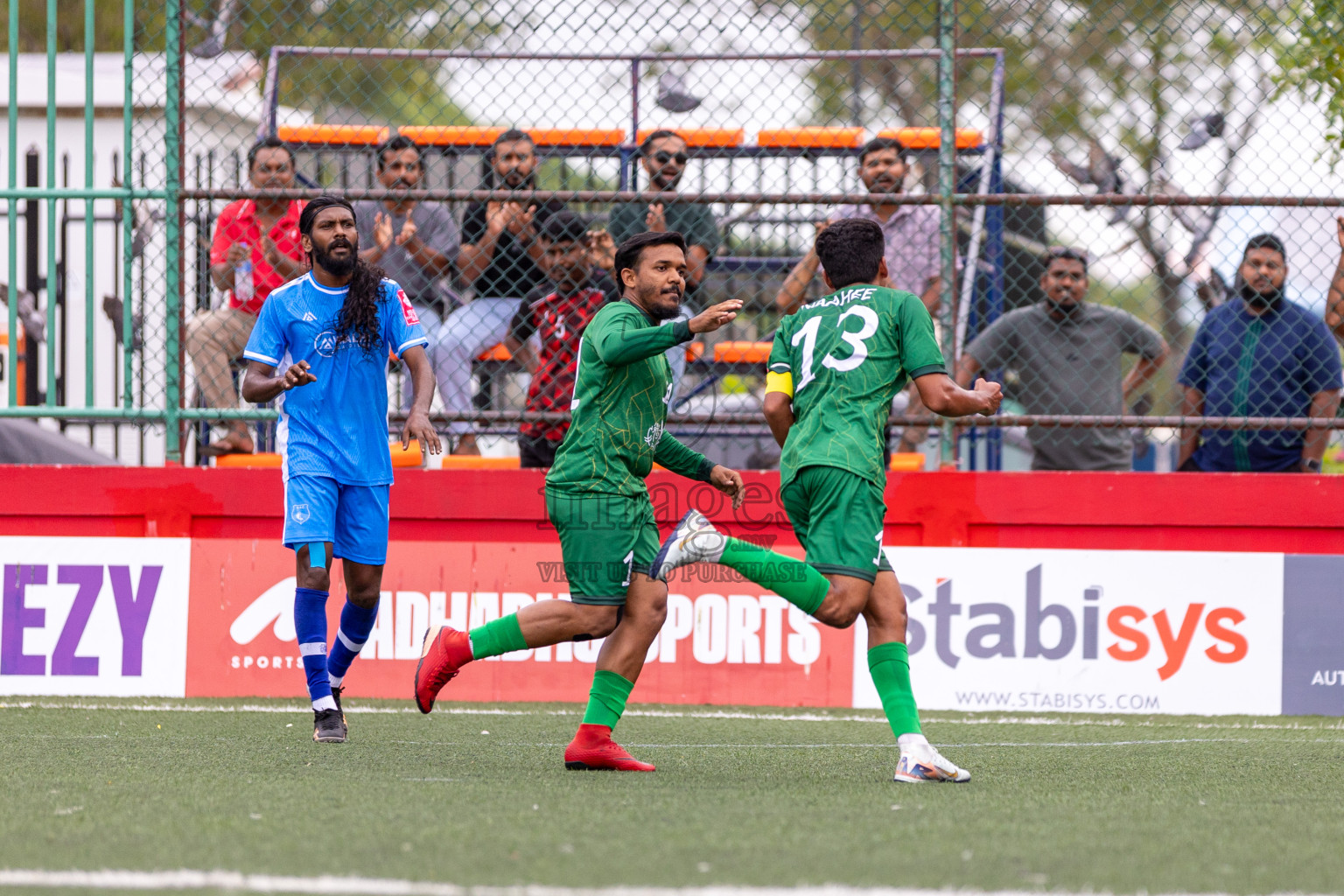 R Maduvvari VS R Alifushi in Day 6 of Golden Futsal Challenge 2025 on Friday, 6th January 2025, in Hulhumale', Maldives 
Photos: Hassan Simah / images.mv