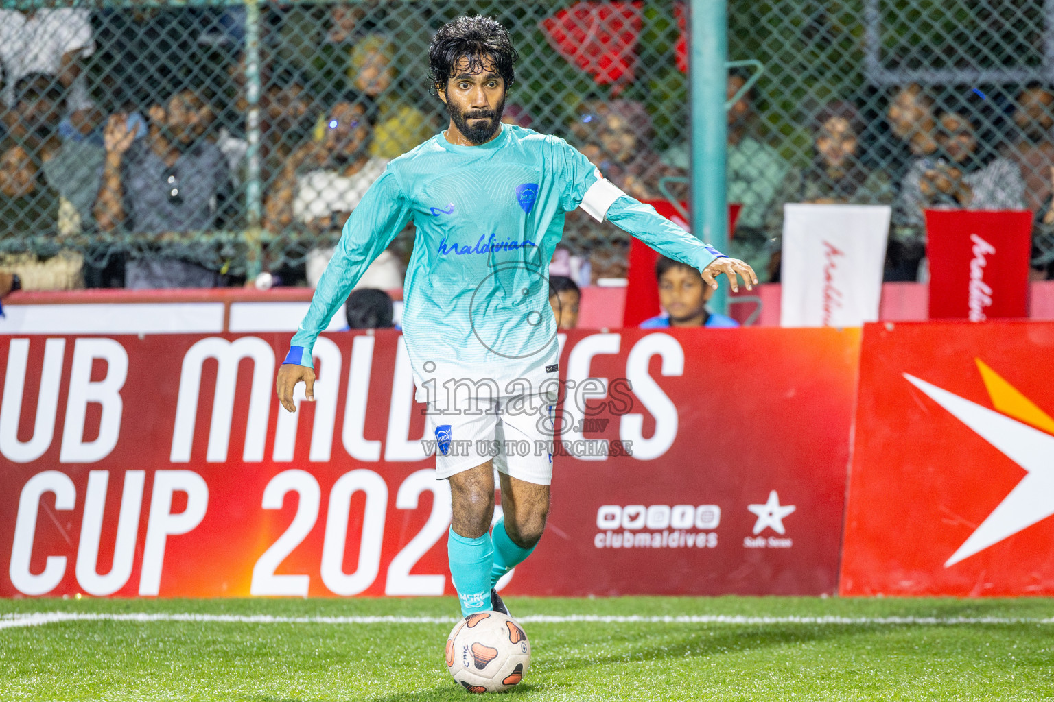 Team FENAKA vs MSRC (Maldivian) in Day 8 of Club Maldives Cup 2025 was held in Rehendhi Futsal Ground, Hulhumale', Maldives on Wednesday, 8th October 2025.
Photos: Ismail Thoriq / images.mv