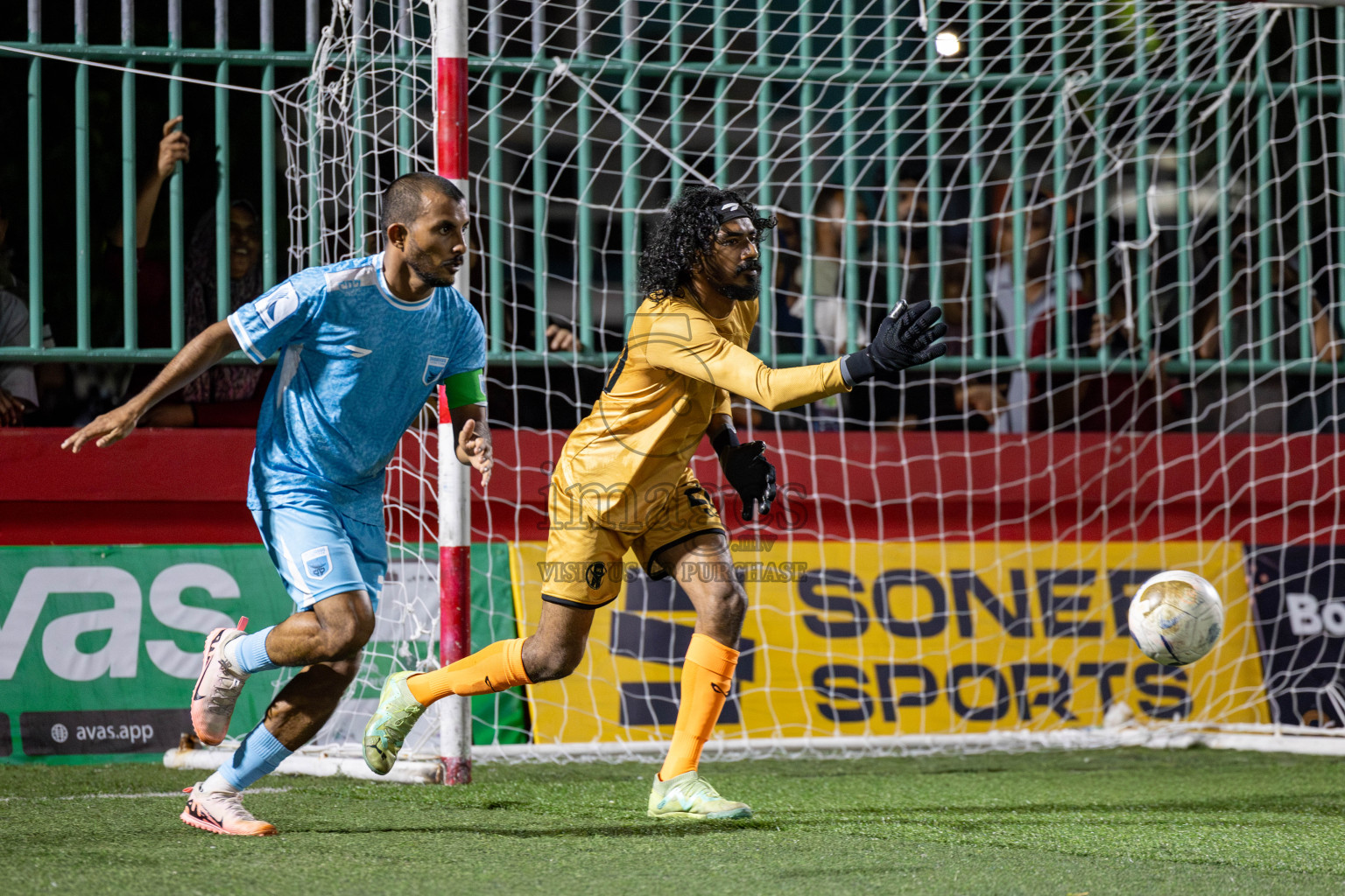 HA Ihavandhoo vs HA Dhidhdhoo in Day 13 of Golden Futsal Challenge 2025 was held on Friday, 17th January 2025, in Hulhumale', Maldives 
Photos: Hassan Simah / images.mv
