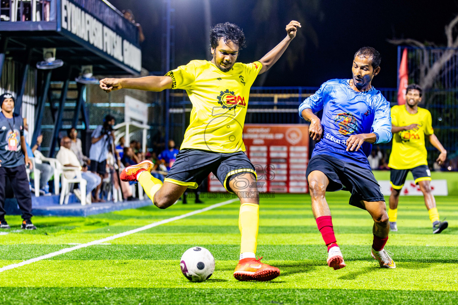 FC Dhunthari vs Vela Sports Club in Day 5 of Eydhafushi Futsal Cup 2024 was held on Friday, 12th April 2024, in B Eydhafushi, Maldives Photos: Nausham Waheed / images.mv