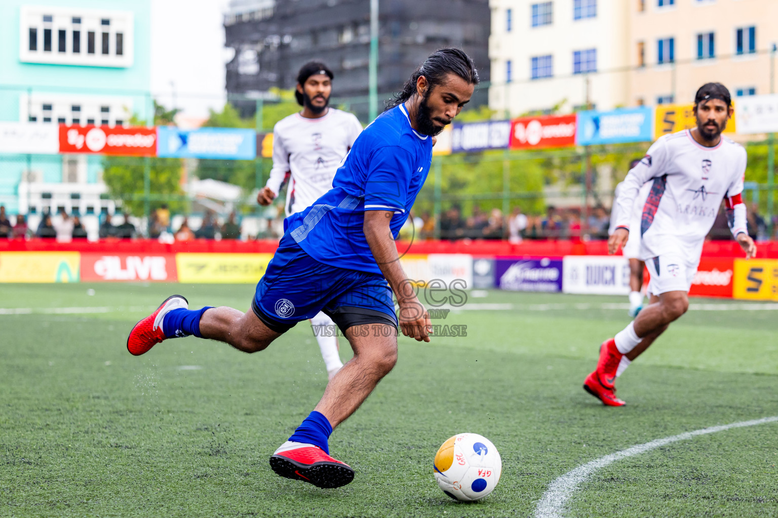 R Meedhoo VS R Inguraidhoo in Day 6 of Golden Futsal Challenge 2025 on Friday, 6th January 2025, in Hulhumale', Maldives Photos: Nausham Waheed / images.mv