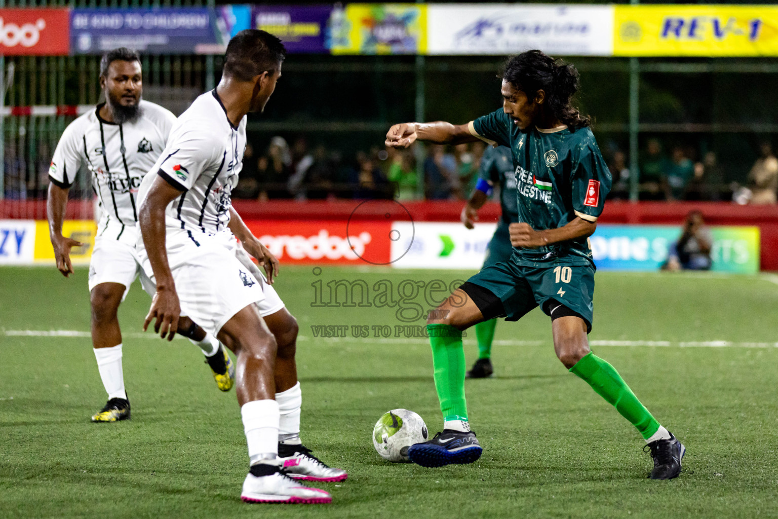 HDh.Nolhivaranfaru VS HDh.Neykurendhoo in Day 6 of Golden Futsal Challenge 2024 was held on Saturday, 20th January 2024, in Hulhumale', Maldives 
Photos: Hassan Simah / images.mv