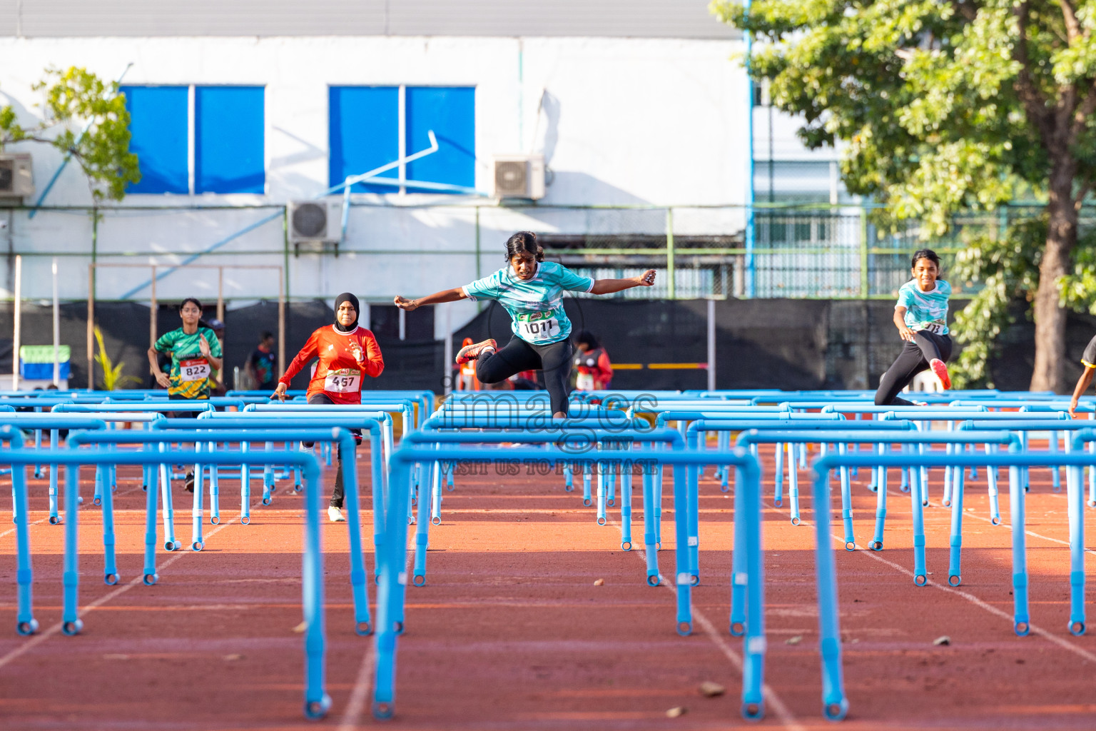 Day 4 of Inter-school Athletics Championship 2025 held in Ekuveni Synthetic Track, Male', Maldives on Thursday, 09th October 2025. Photos by: Raaif Yoosuf / Images.mv