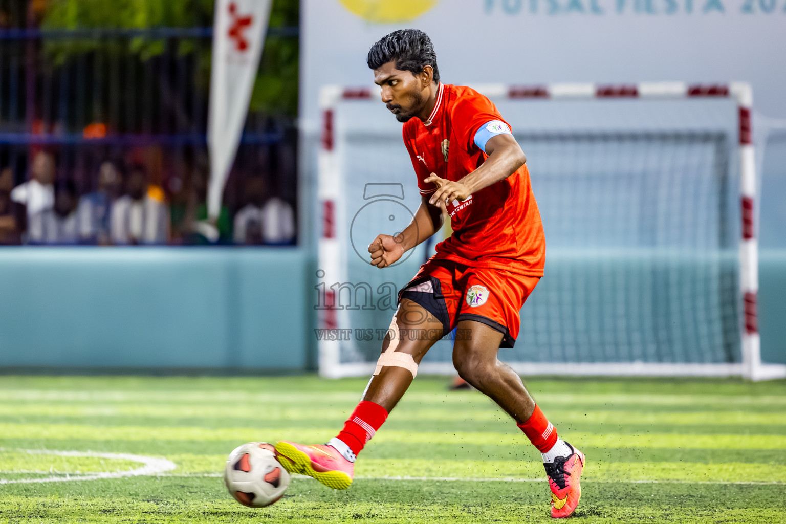 Kudarikilu vs Hithaadhoo in Day 1 of Better in Baa Futsal Fiesta 2025 Men's division held in B. Eydhafushi, Maldives on Wednesday, 5th November 2025. Photos: Nausham Waheed / images.mv