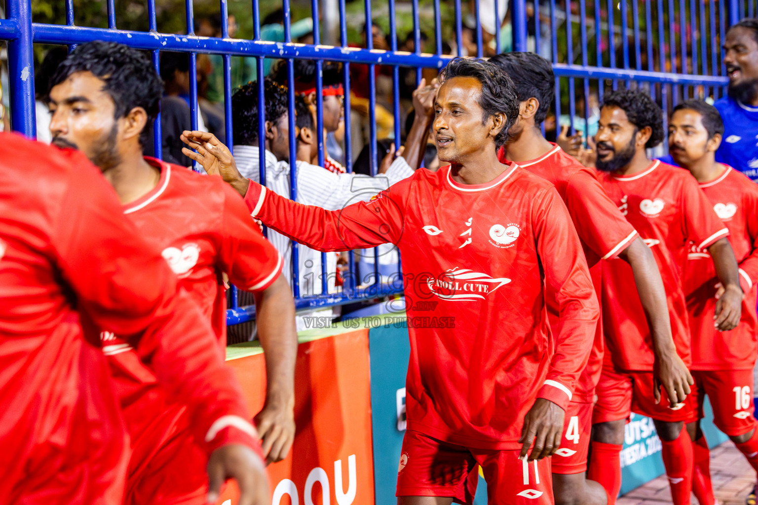 Goidhoo vs Dhonfan in Quater Finals of Better in Baa Futsal Fiesta 2025 Men's division held in B. Eydhafushi, Maldives on Thursday, 13th November 2025. Photos: Nausham Waheed / images.mv
