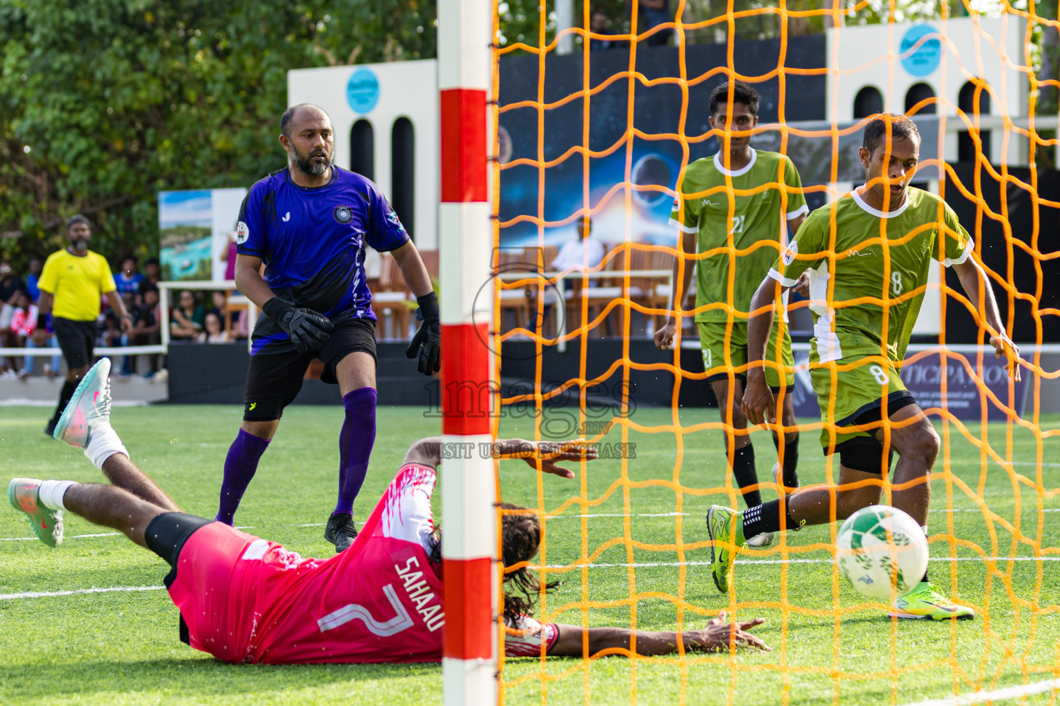 Oblu Experience Ailafushi vs Four Seasons Kuda Huraa in Resort League 2025 (North Male Zone) day 3 was held on Friday, 5th September 2025 in One And Only Reethi Rah Maldives Resort, Photos: Areef Adam / images.mv