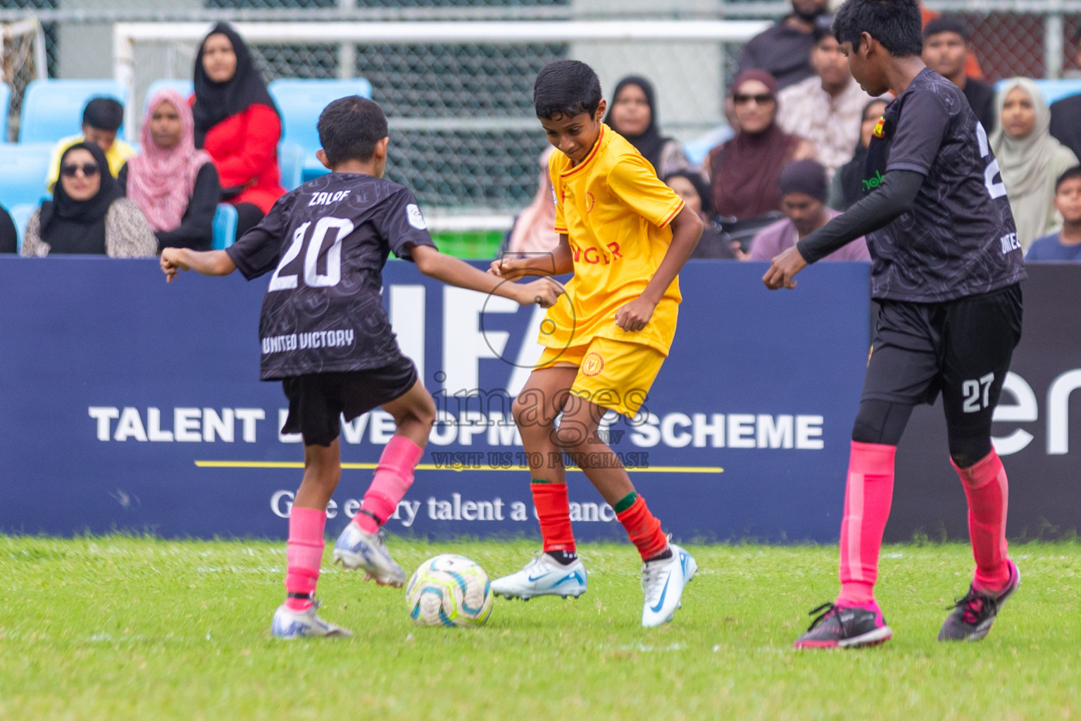 United Victory vs Victory Sports Club  (U12) in Day 5 of Dhivehi Youth League 2024 held at Henveiru Stadium on Friday 29th November 2024. Photos: Shuu Abdul Sattar/ Images.mv