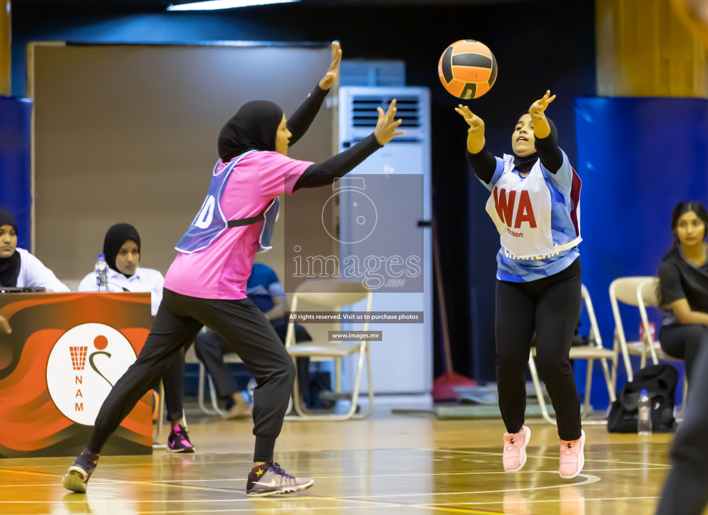 Shinning Star vs Mahibadhoo in the Milo National Netball Tournament 2022 on 21 July 2022, held in Social Center, Male', Maldives. Photographer: Shuu / Images.mv