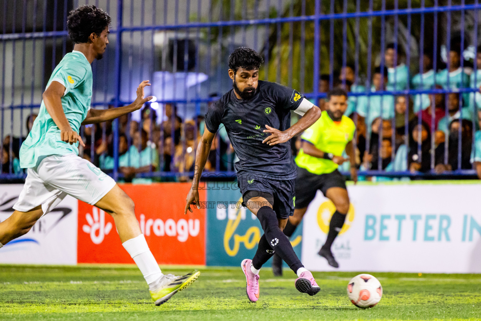 Dhonfan vs Fehendhoo in Day 1 of Better in Baa Futsal Fiesta 2025 Man's division held in B. Eydhafushi, Maldives on Wednesday, 5th November 2025. Photos: Nausham Waheed / images.mv