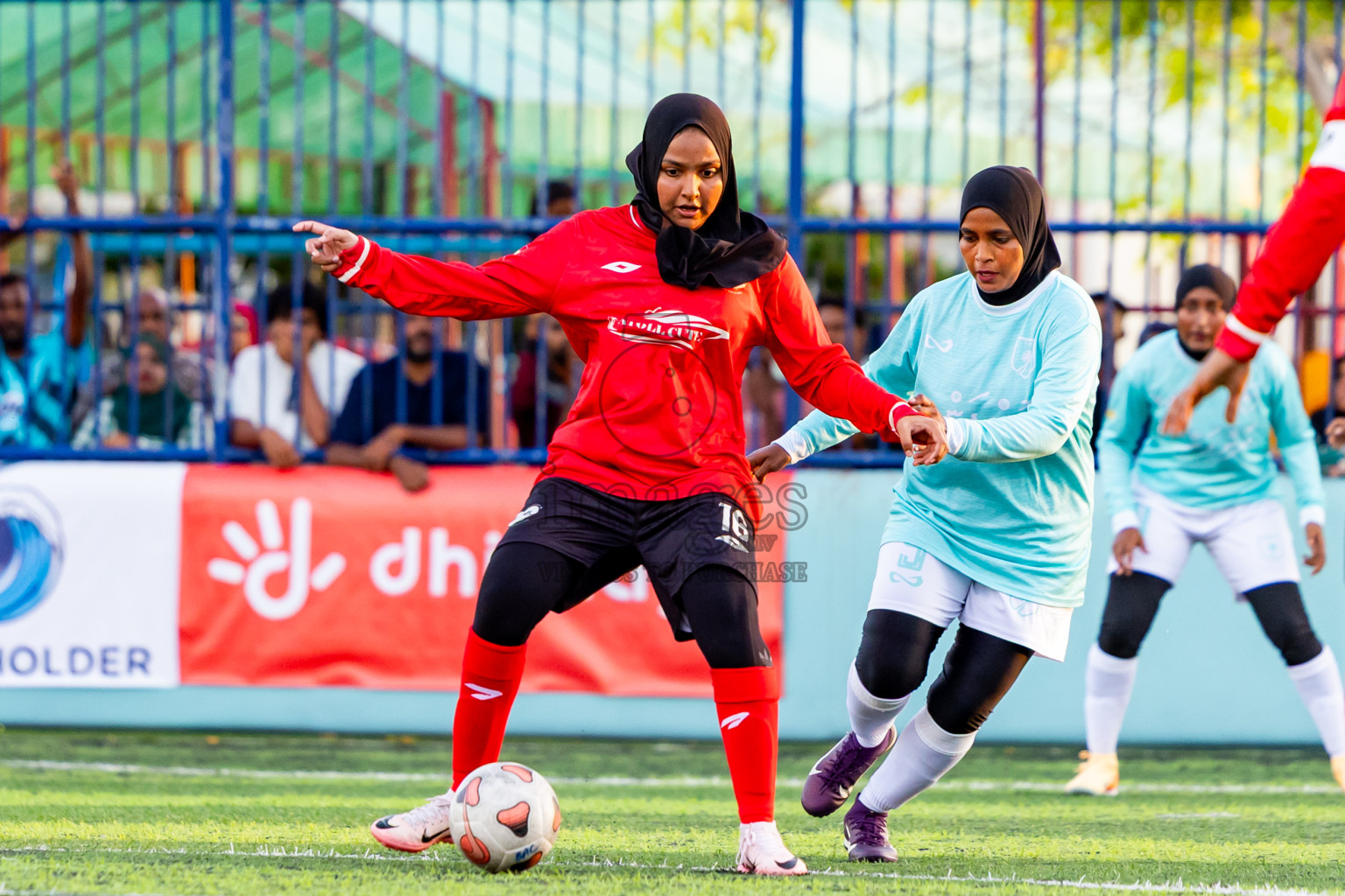 Dhonfan vs Goidhoo in Day 3 of Better in Baa Futsal Fiesta 2025 Woman's division held in B. Eydhafushi, Maldives on Friday, 7th November 2025. Photos: Nausham Waheed / images.mv