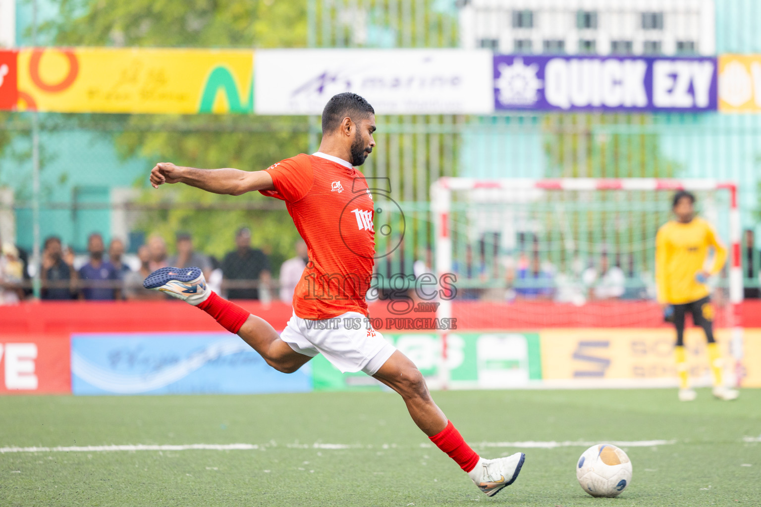 K Kaashidhoo vs K Thulusdhoo in Day 15 of Golden Futsal Challenge 2025 was held on Sunday, 19th January 2025, in Hulhumale', Maldives. Photos: Mohamed Mahfooz Moosa / images.mv