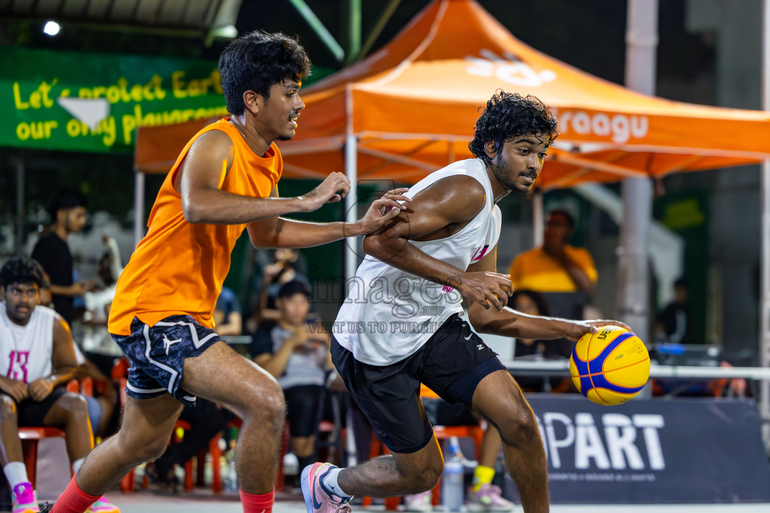 Day 4 of MILO Ramadan 3x3 Challenge 2024 was held in Ekuveni Outdoor Basketball Court at Male', Maldives on Friday, 15th March 2024.
Photos: Mohamed Mahfooz Moosa / images.mv