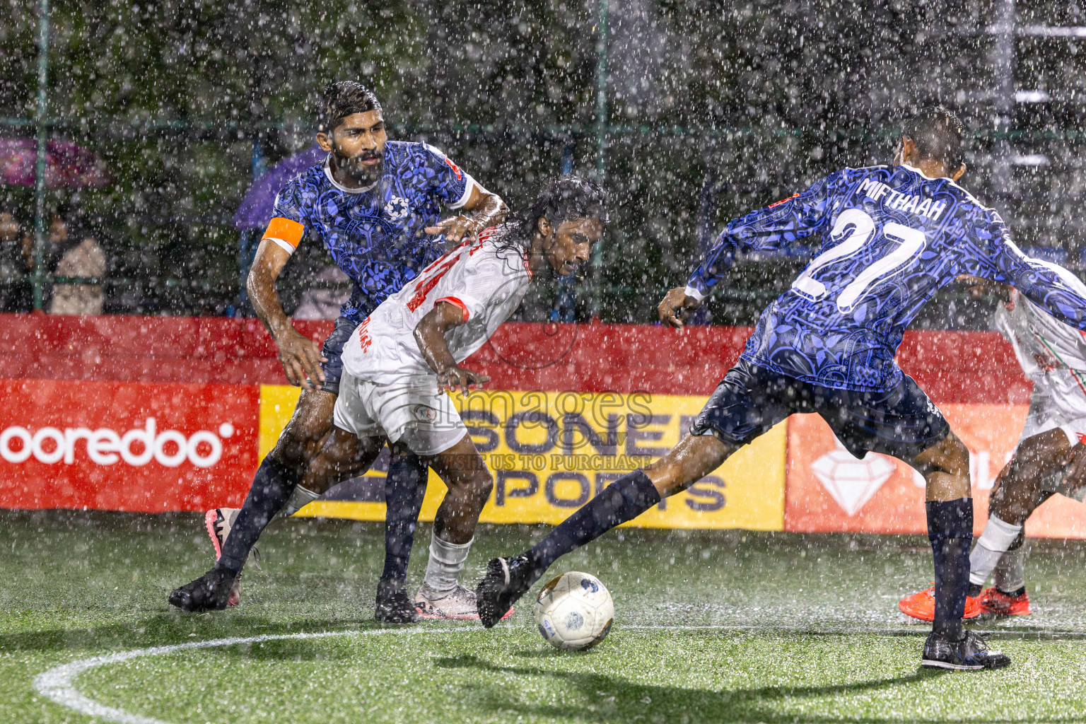 L. Isdhoo VS L. Mundoo in Day 18 of Golden Futsal Challenge 2025 was held on Wednesday, 22nd January 2025, in Hulhumale', Maldives. Photos: Nausham Waheed / images.mv