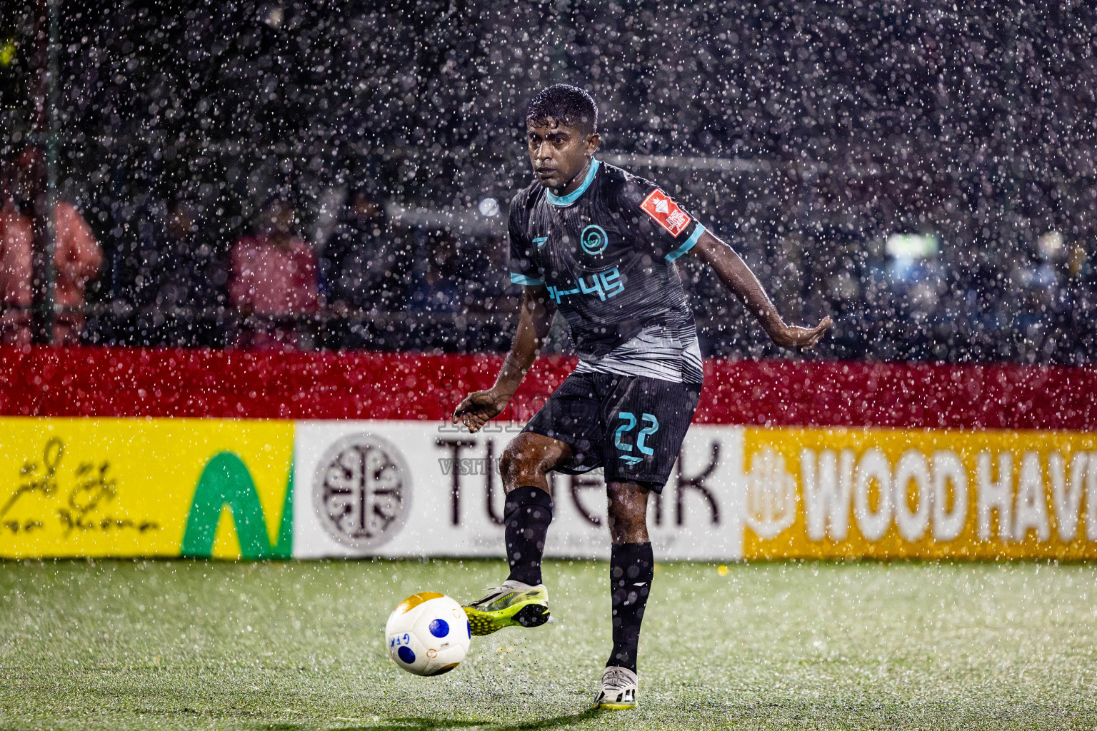 K Guraidhoo vs K Thulusdhoo on Day 18 of Golden Futsal Challenge 2025 was held on Thursday, 23rd January 2025, in Hulhumale', Maldives. Photos: Nausham Waheed / images.mv