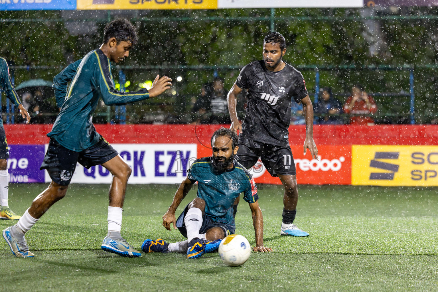 K Gulhi VS K Kaashidhoo on Day 20 of Golden Futsal Challenge 2025 was held on Friday, 24 January 2025, in Hulhumale', Maldives. 
Photos: Hassan Simah / images.mv