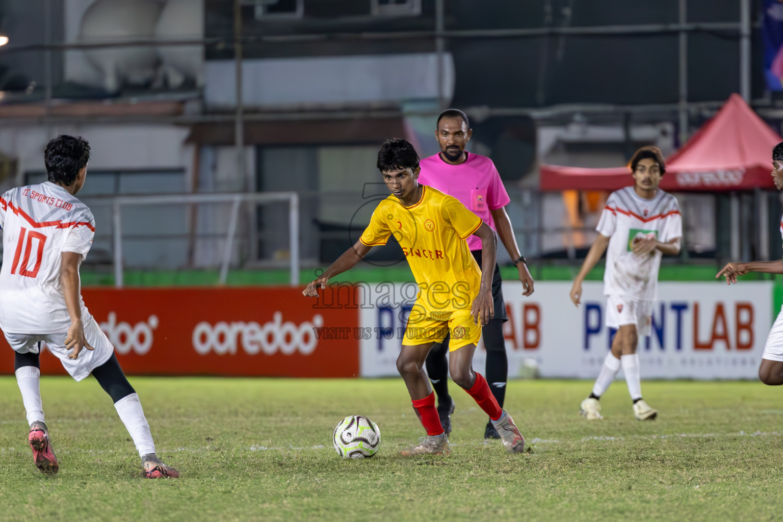 Day 10 of Dhivehi Youth League 2024 was held at Henveiru Stadium, Male', Maldives on Sunday, 15th December 2024.
Photos: Ismail Thoriq / Images.mv