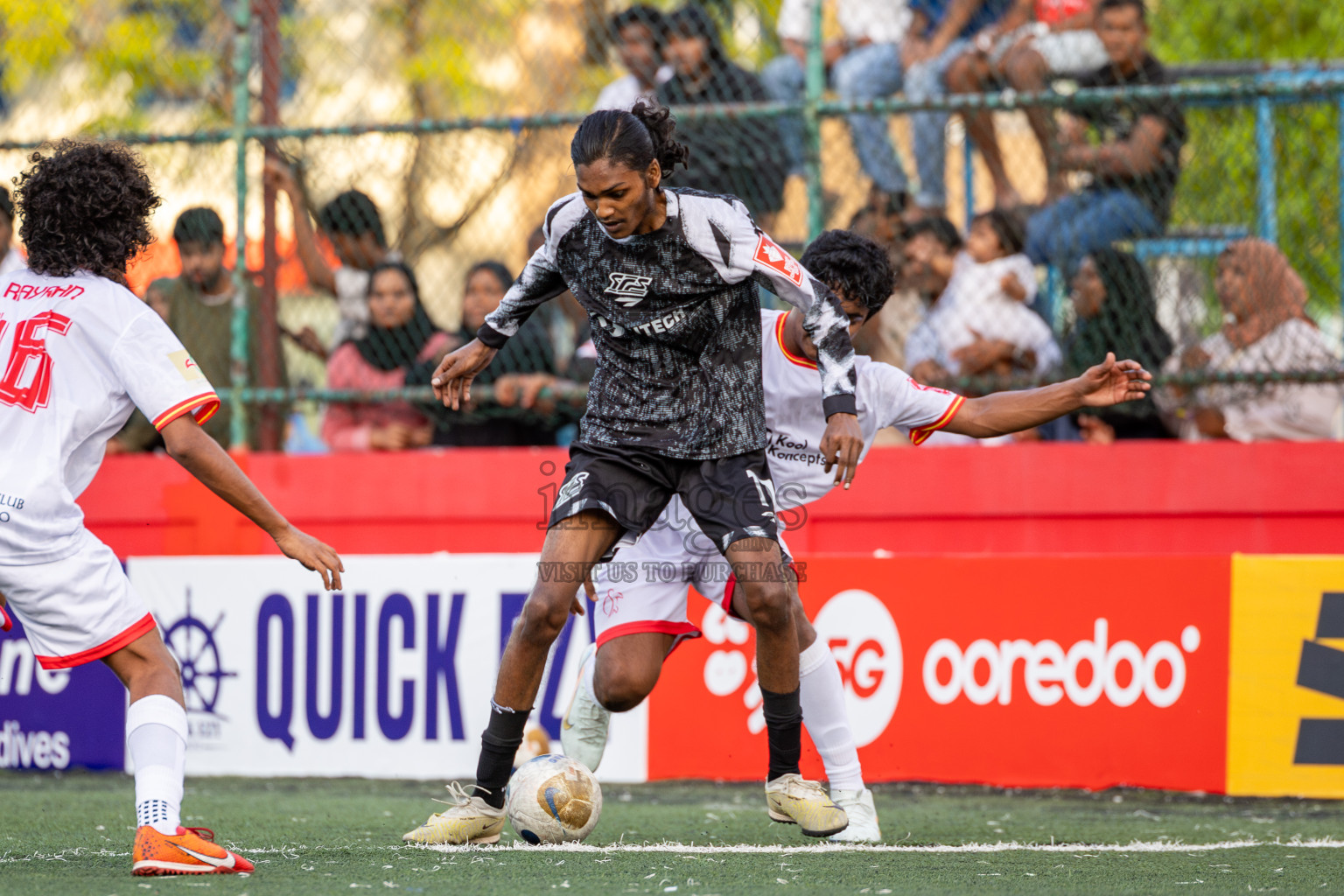 F Feeali vs F Magoodhoo in Day 12 of Golden Futsal Challenge 2025 was held on Thursday, 16th January 2025, in Hulhumale', Maldives Photos: Ismail Thoriq / images.mv