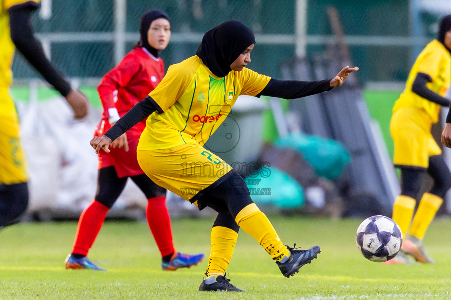 Biss Buru Sports Club vs Maziya Sports  in FAM Women’s League 2025 held in Henveiru Football ground, Male', Maldives on Wednesday, 3rd December 2025. Photos: Nausham Waheed / Images.mv