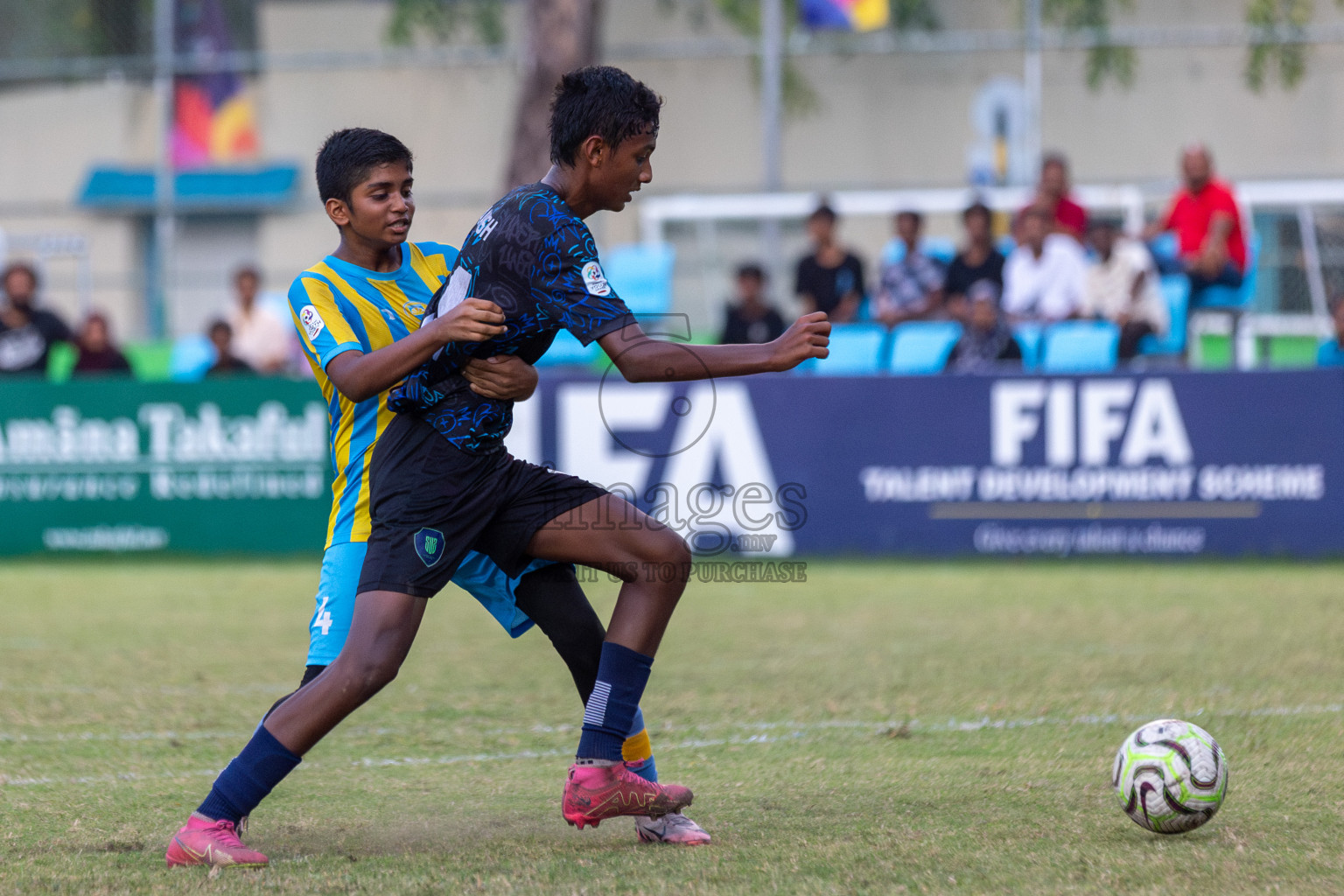 Club Valencia vs Super United Sports (U14) in Day 9 of Dhivehi Youth League 2024 held at Henveiru Stadium on Saturday, 14th December 2024. Photos: Mohamed Mahfooz Moosa / Images.mv