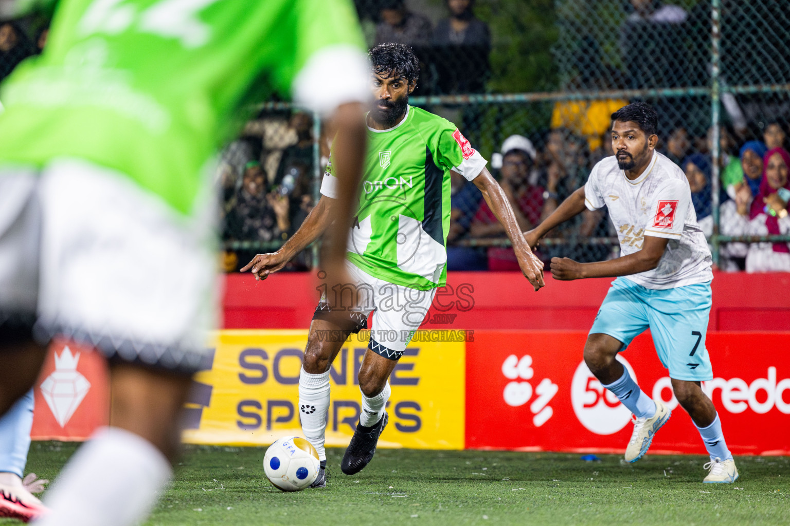 HDh Naivaadhoo vs HDh Makunudhoo in Atoll Round Semi-Final on Day 23 of Golden Futsal Challenge 2025 was held on Monday , 27th January 2025, in Hulhumale', Maldives. Photos: Nausham Waheed / images.mv