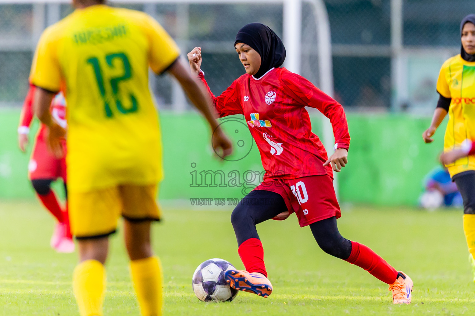Biss Buru Sports Club vs Maziya Sports  in FAM Women’s League 2025 held in Henveiru Football ground, Male', Maldives on Wednesday, 3rd December 2025. Photos: Nausham Waheed / Images.mv