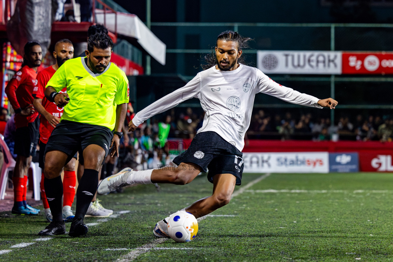 Th Omadhoo vs Th Thimarafushi in Day 18 of Golden Futsal Challenge 2025 was held on Wednesday, 22nd January 2025, in Hulhumale', Maldives. Photos: Nausham Waheed / images.mv