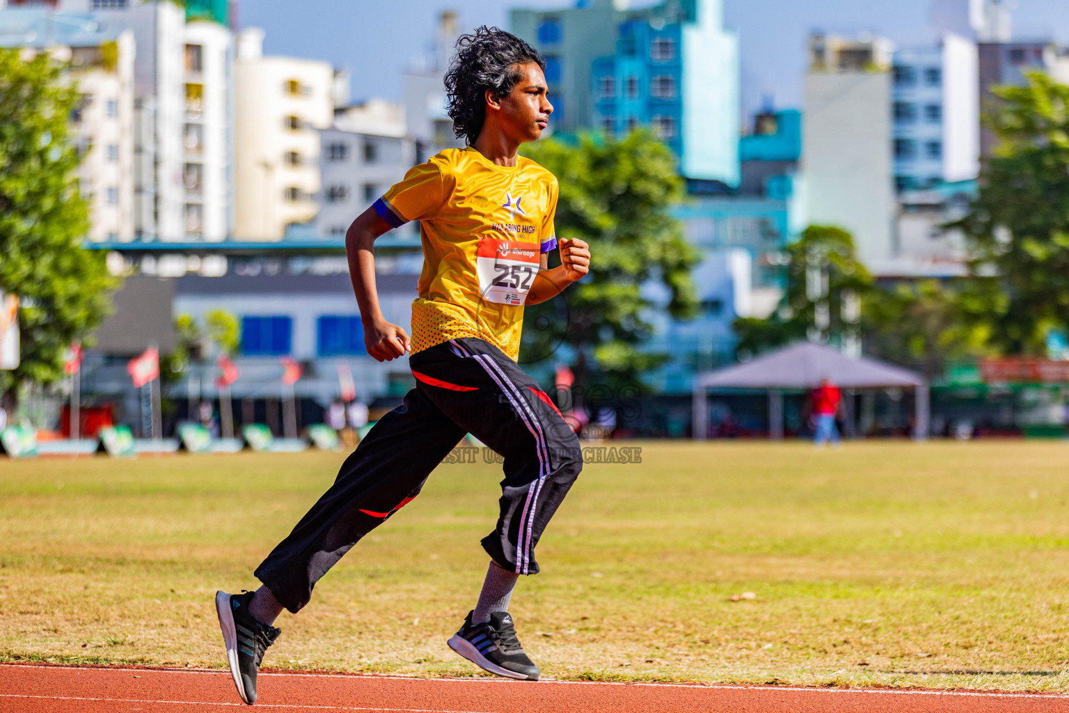 Day 3 of Inter-school Athletics Championship 2025 held in Ekuveni Synthetic Track, Male', Maldives on Wednesday, 08th October 2025. Photos by: Areef Adam / Images.mv
