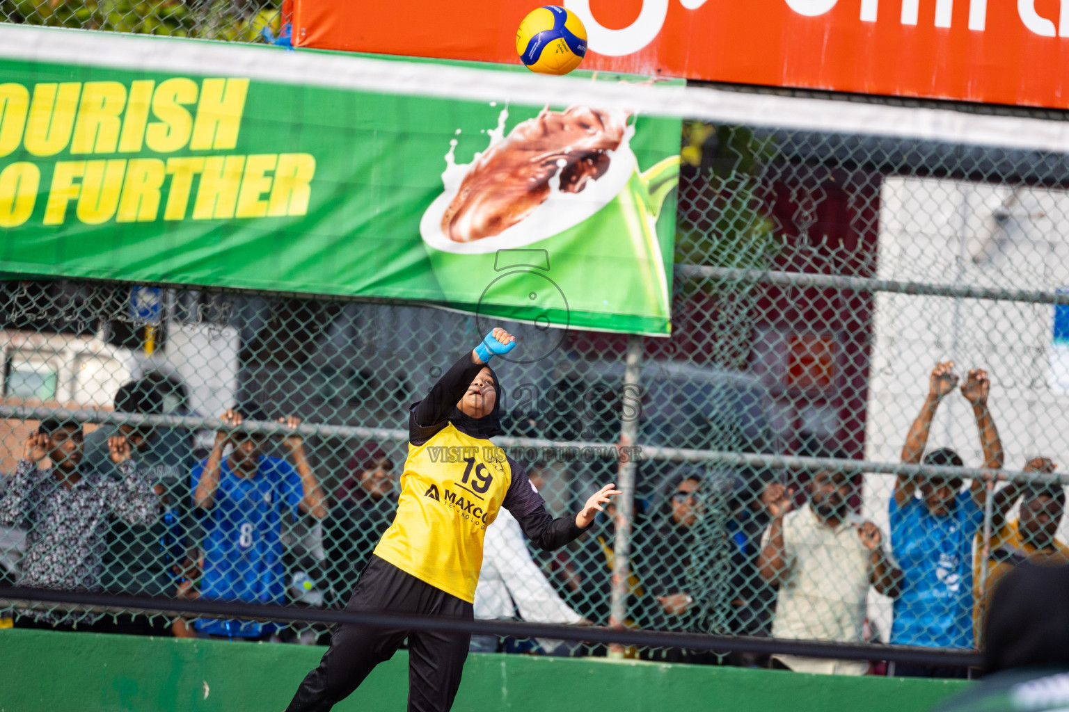 Day 10 of Interschool Volleyball Tournament 2024 was held in Ekuveni Volleyball Court at Male', Maldives on Sunday, 1st December 2024.
Photos: Ismail Thoriq / images.mv