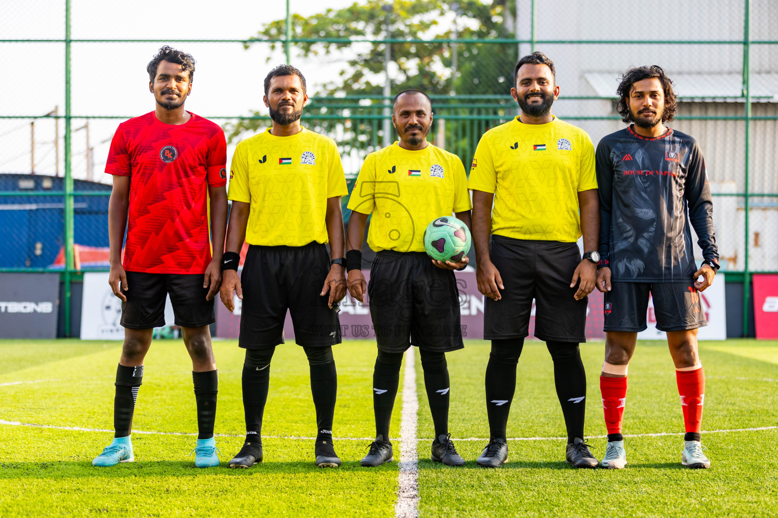 The One vs Banafsaa Kanmathi in Day 4 of BG Futsal Challenge 2024 was held on Friday, 15th March 2024, in Male', Maldives Photos: Nausham Waheed / images.mv