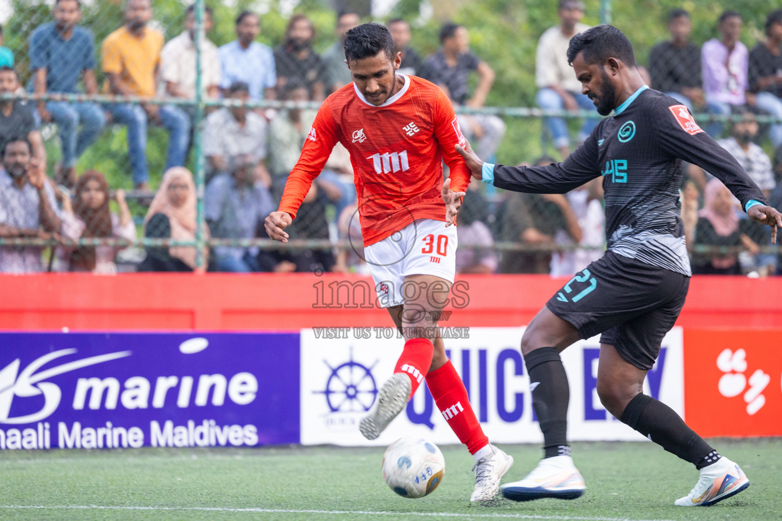 K Kaashidhoo vs K Thulusdhoo in Day 15 of Golden Futsal Challenge 2025 was held on Sunday, 19th January 2025, in Hulhumale', Maldives. Photos: Mohamed Mahfooz Moosa / images.mv
