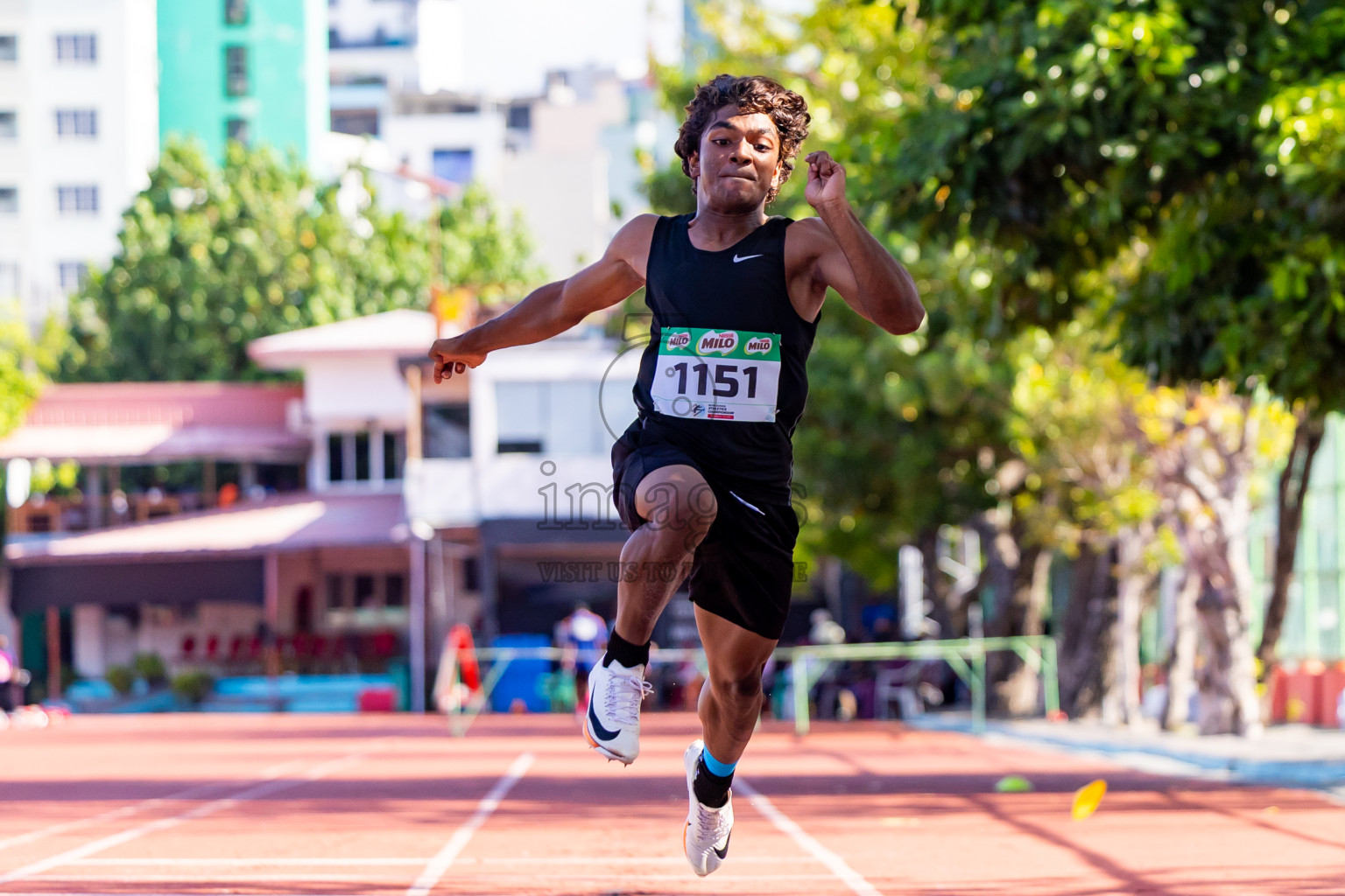 Day 2 of Inter-school Athletics Championship 2025 held in Ekuveni Synthetic Track, Male', Maldives on Tuesday, 07th October 2025. Photos by: Nausham Waheed / Images.mv