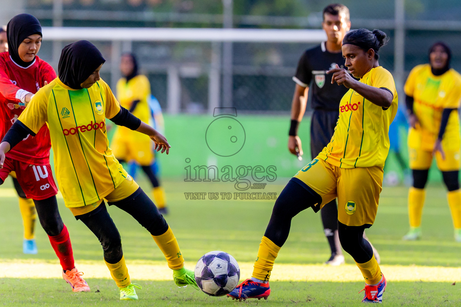 Biss Buru Sports Club vs Maziya Sports  in FAM Women’s League 2025 held in Henveiru Football ground, Male', Maldives on Wednesday, 3rd December 2025. Photos: Nausham Waheed / Images.mv