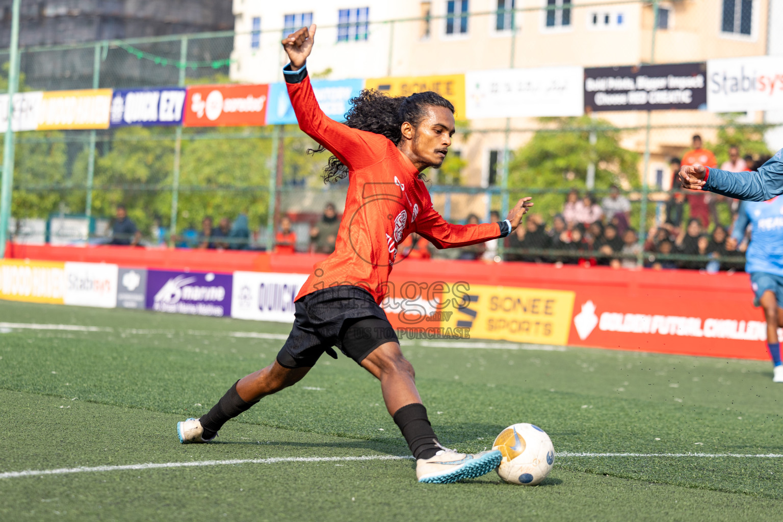 Th Dhiyamigili vs Th Omadhoo in Day 14 of Golden Futsal Challenge 2025 was held on Saturday, 18th January 2025, in Hulhumale', Maldives. 
Photos: Hassan Simah / images.mv