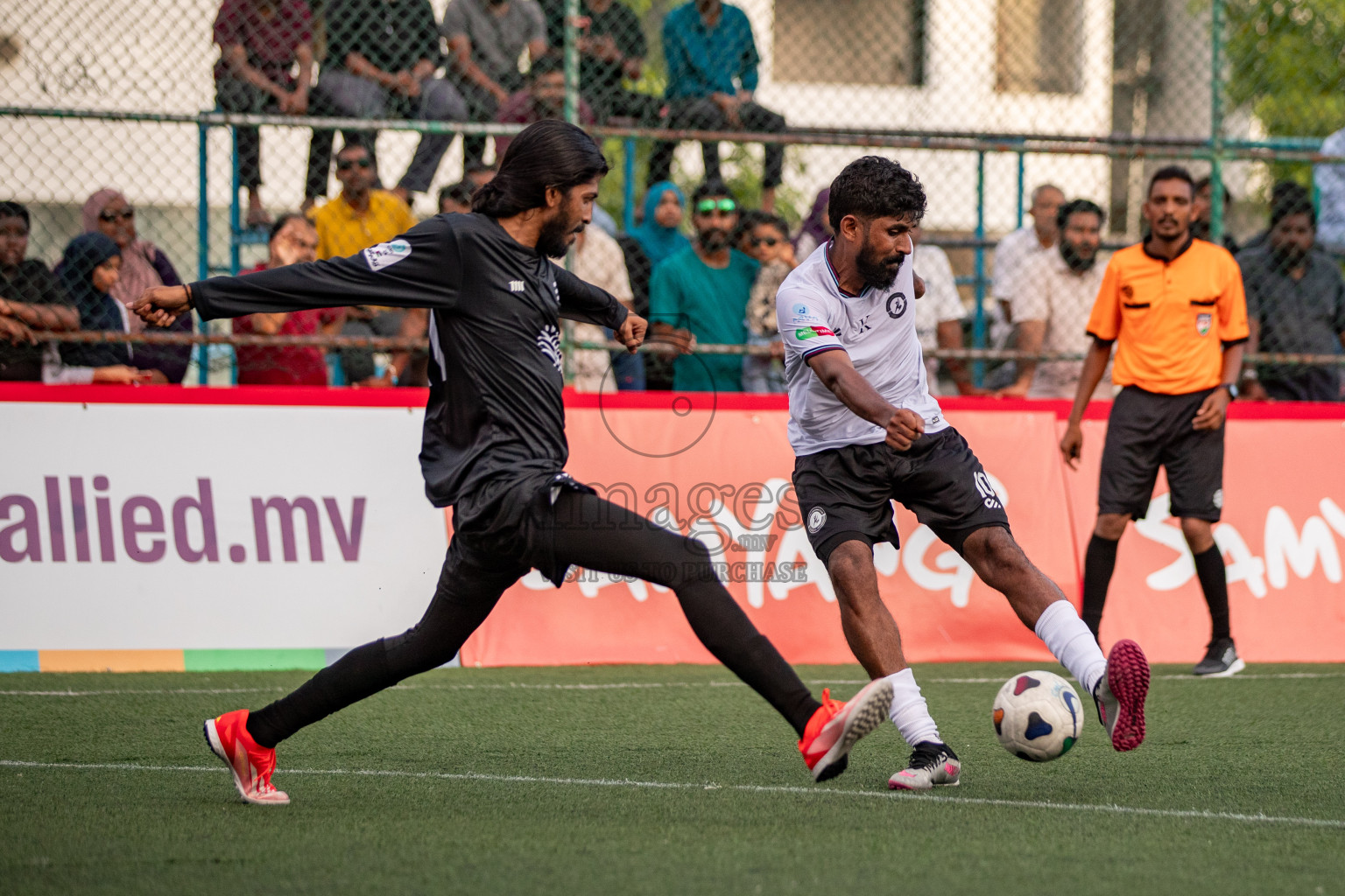 TRADENET VS KULHIVARU VUZARA CLUB in Club Maldives Classic 2024 held in Rehendi Futsal Ground, Hulhumale', Maldives on Friday, 6th September 2024. 
Photos: Hassan Simah / images.mv