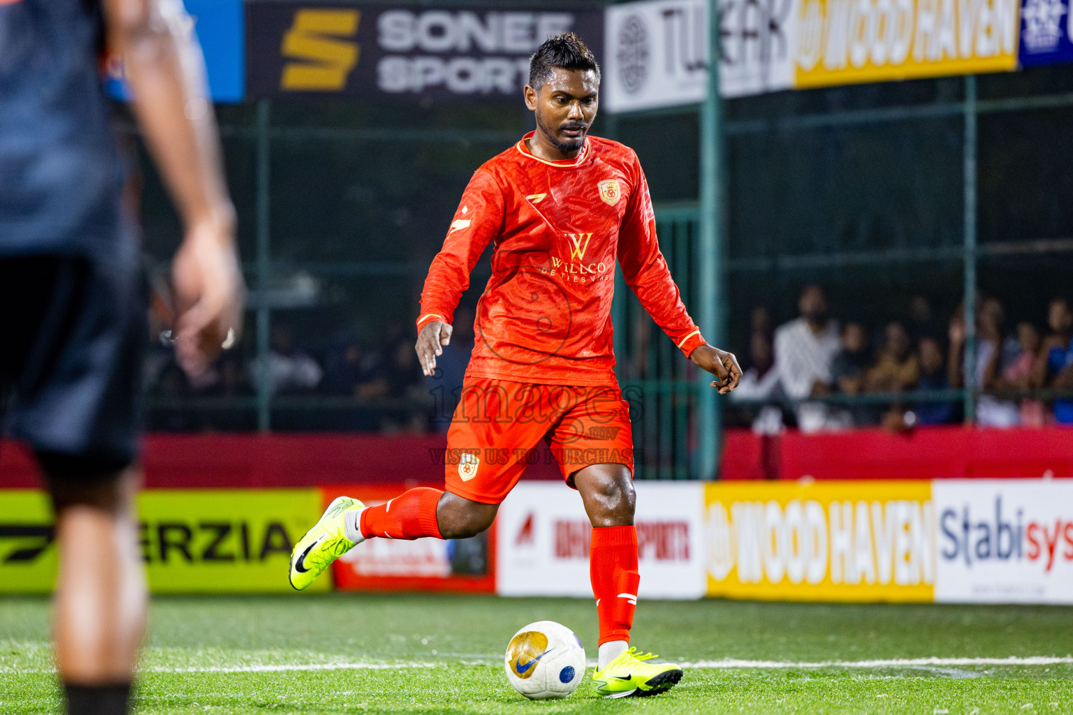 GA Dhevvadhoo vs GA Maamendhoo in Day 14 of Golden Futsal Challenge 2025 was held on Saturday, 18th January 2025, in Hulhumale', Maldives. Photos: Nausham Waheed / images.mv