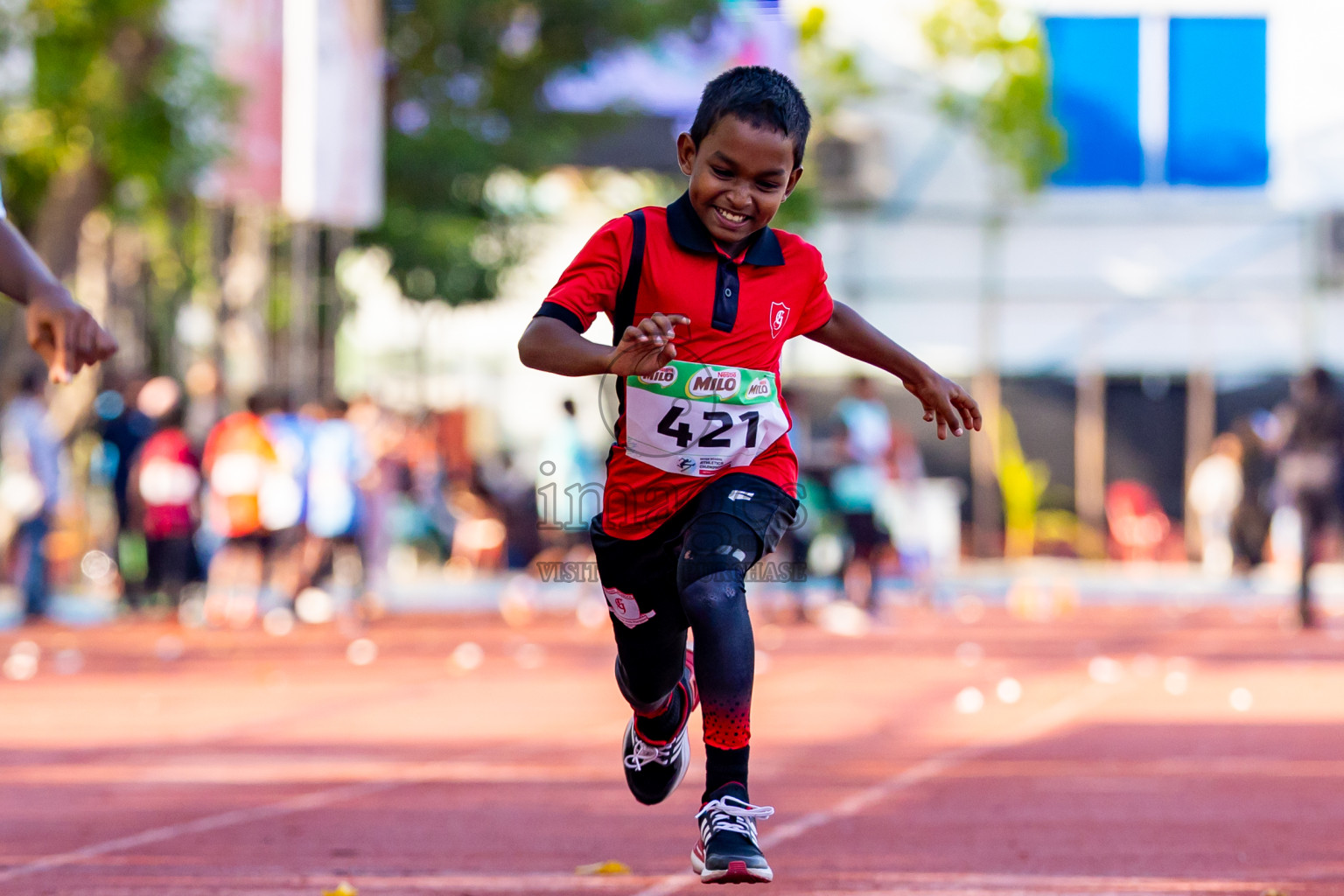 Day 2 of Inter-school Athletics Championship 2025 held in Ekuveni Synthetic Track, Male', Maldives on Tuesday, 07th October 2025. Photos by: Nausham Waheed / Images.mv