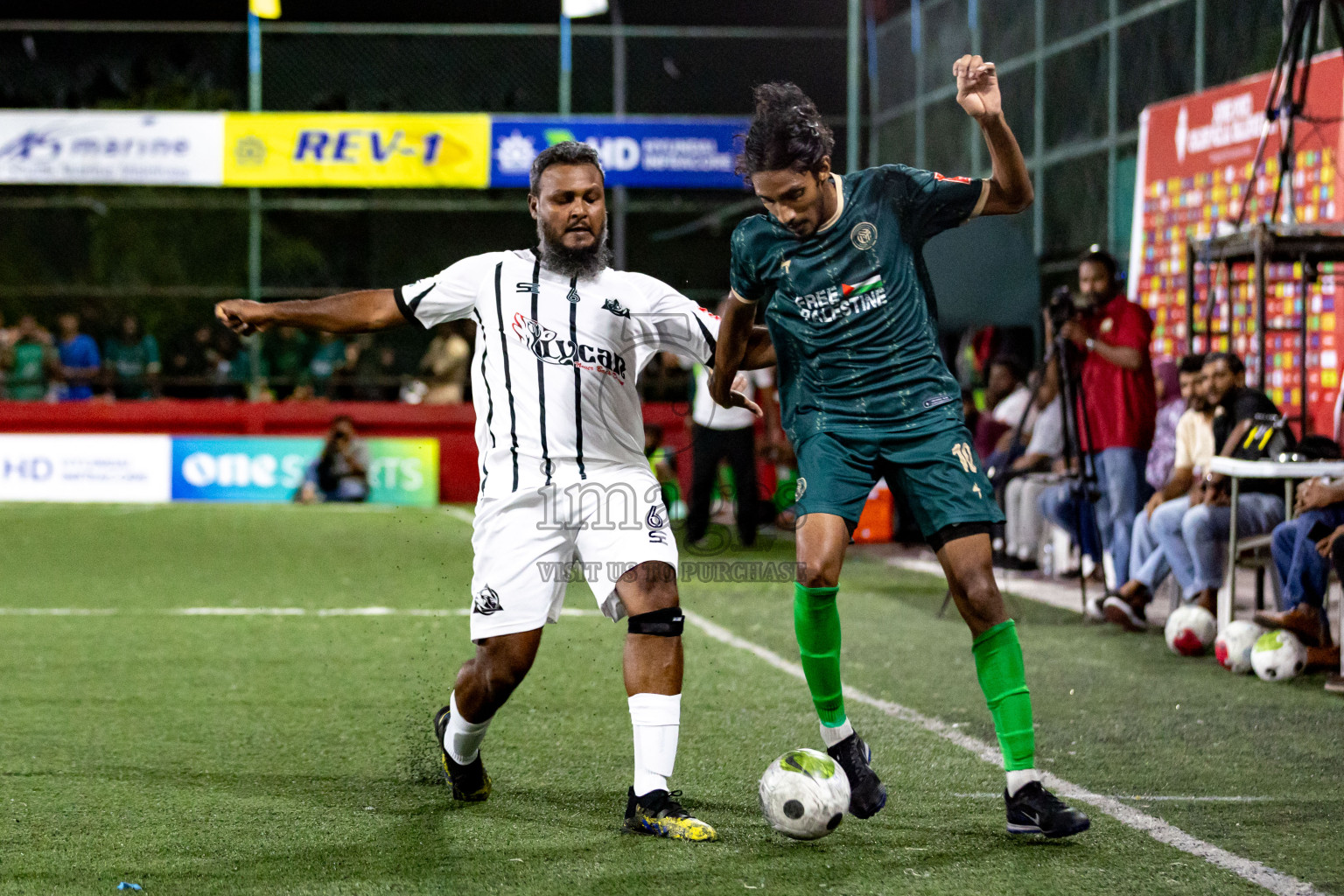 HDh.Nolhivaranfaru VS HDh.Neykurendhoo in Day 6 of Golden Futsal Challenge 2024 was held on Saturday, 20th January 2024, in Hulhumale', Maldives 
Photos: Hassan Simah / images.mv