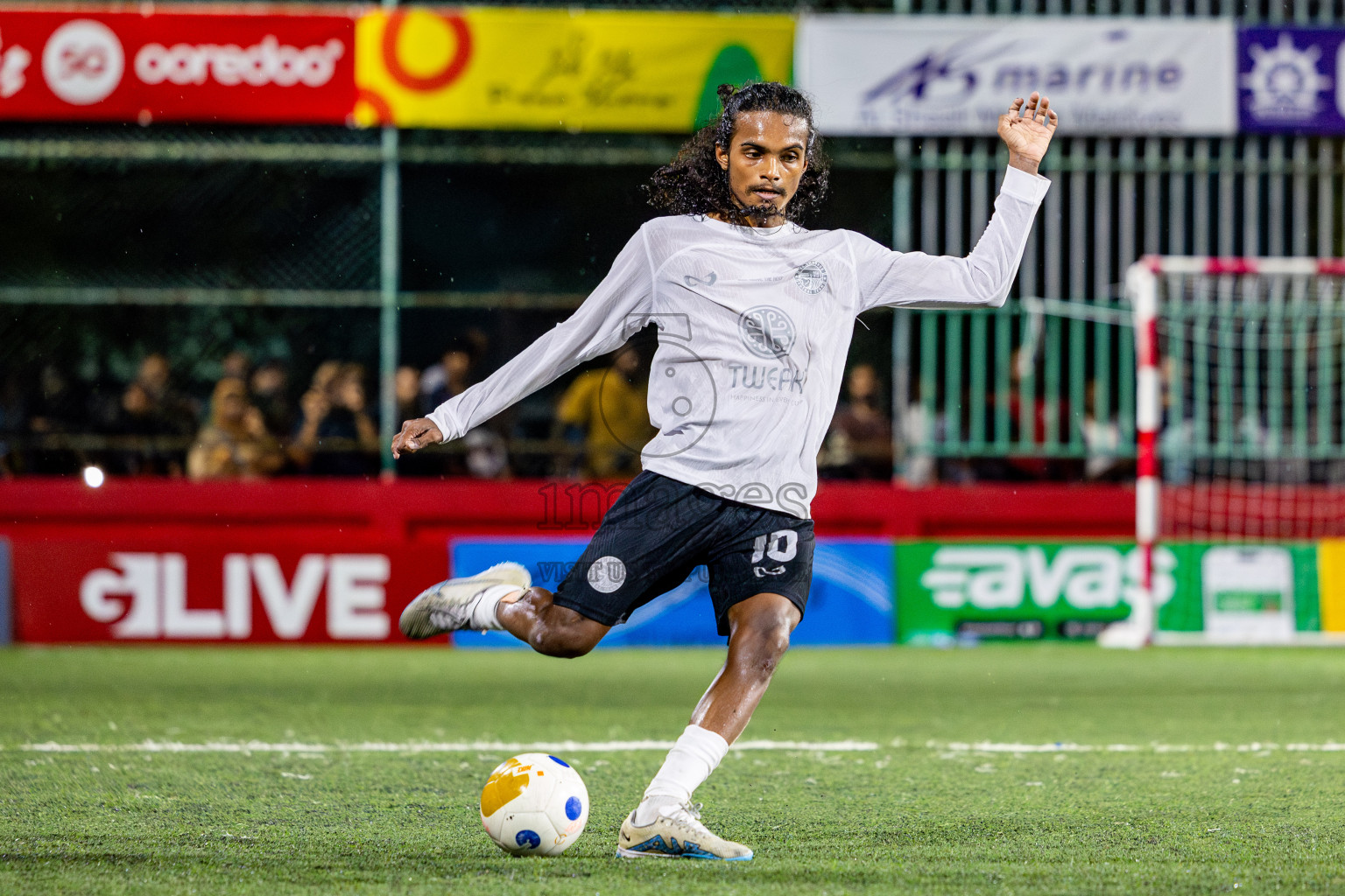 Thaa Omadhoo VS Thaa Kinbidhoo in Day 6 of Golden Futsal Challenge 2025 on Friday, 6th January 2025, in Hulhumale', Maldives Photos: Nausham Waheed / images.mv