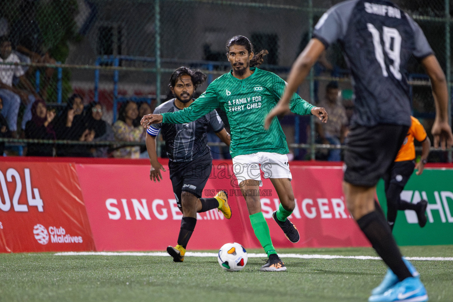 KHAARIJEE VS TEAM BADHAHI in Club Maldives Classic 2024 held in Rehendi Futsal Ground, Hulhumale', Maldives on Tuesday, 3rd September 2024. 
Photos: Nausham Waheed / images.mv