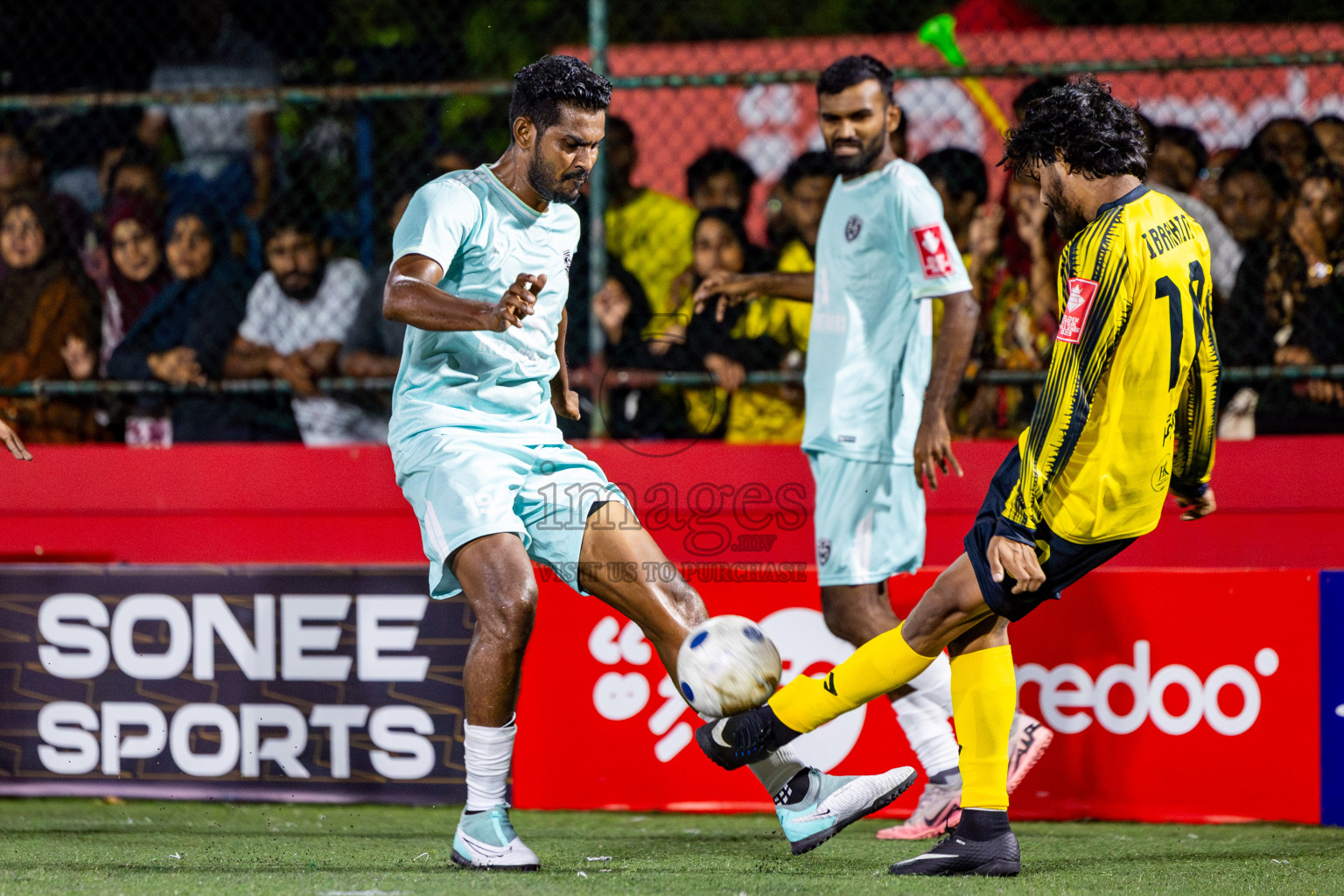 Lh Hinnavaru vs Lh Naifaru in Day 15 of Golden Futsal Challenge 2025 was held on Sunday, 19th January 2025, in Hulhumale', Maldives. Photos: Nausham Waheed / images.mv