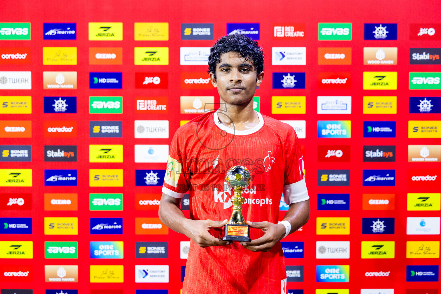 F Dharanboodhoo vs M Dhiggaru in zone round on Day 29 of Golden Futsal Challenge 2025 was held on Sunday , 2nd February 2025, in Hulhumale', Maldives. Photos: Nausham Waheed / images.mv