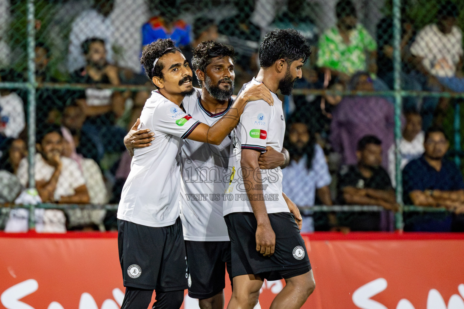 TEAM BADHAHI vs KULHIVARU VUZARA CLUB in the Semi-finals of Club Maldives Classic 2024 held in Rehendi Futsal Ground, Hulhumale', Maldives on Tuesday, 19th September 2024. 
Photos: Ismail Thoriq / images.mv